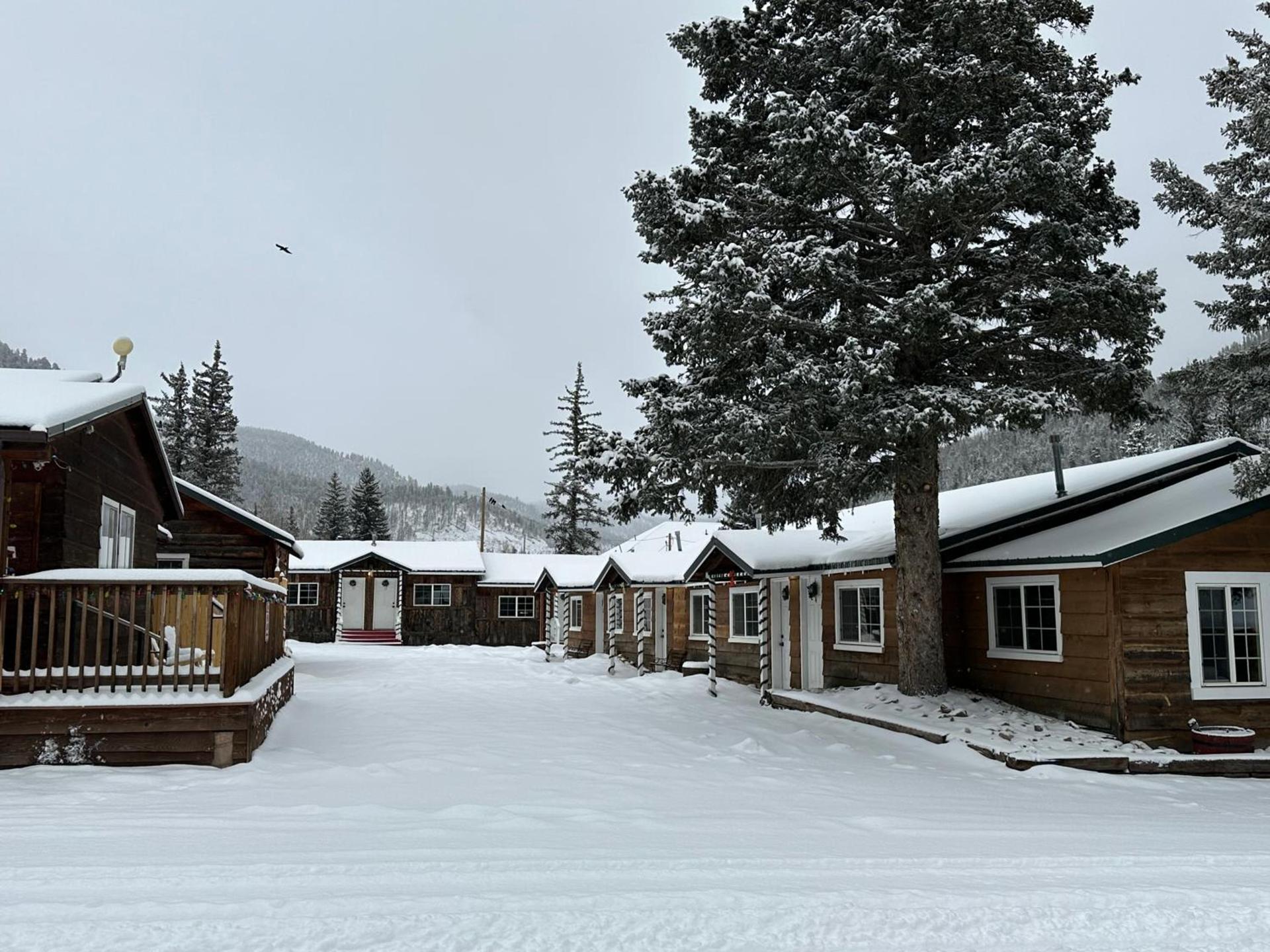 Deer Lodge photo 26