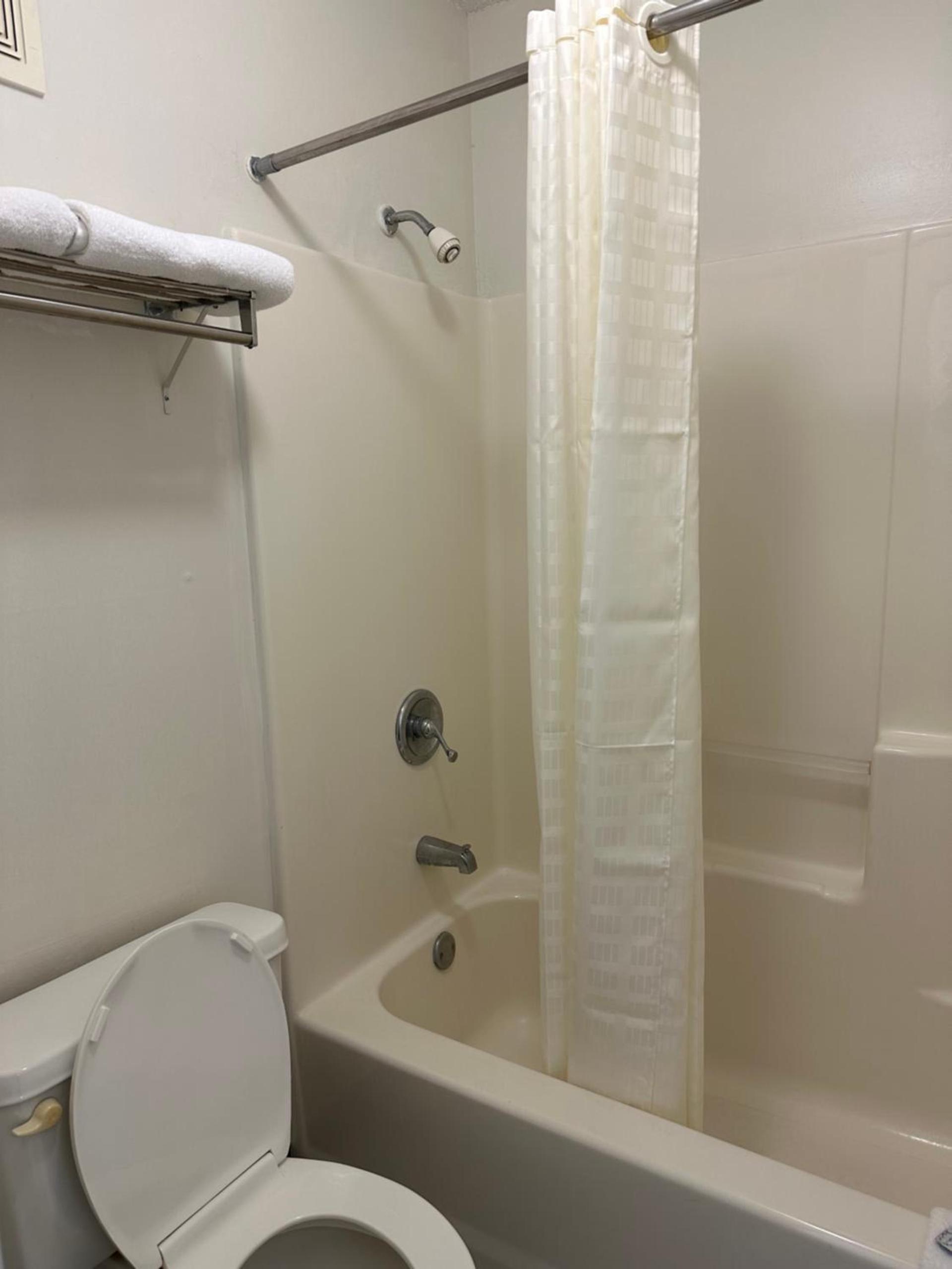 Garden Inn & Suites photo 16