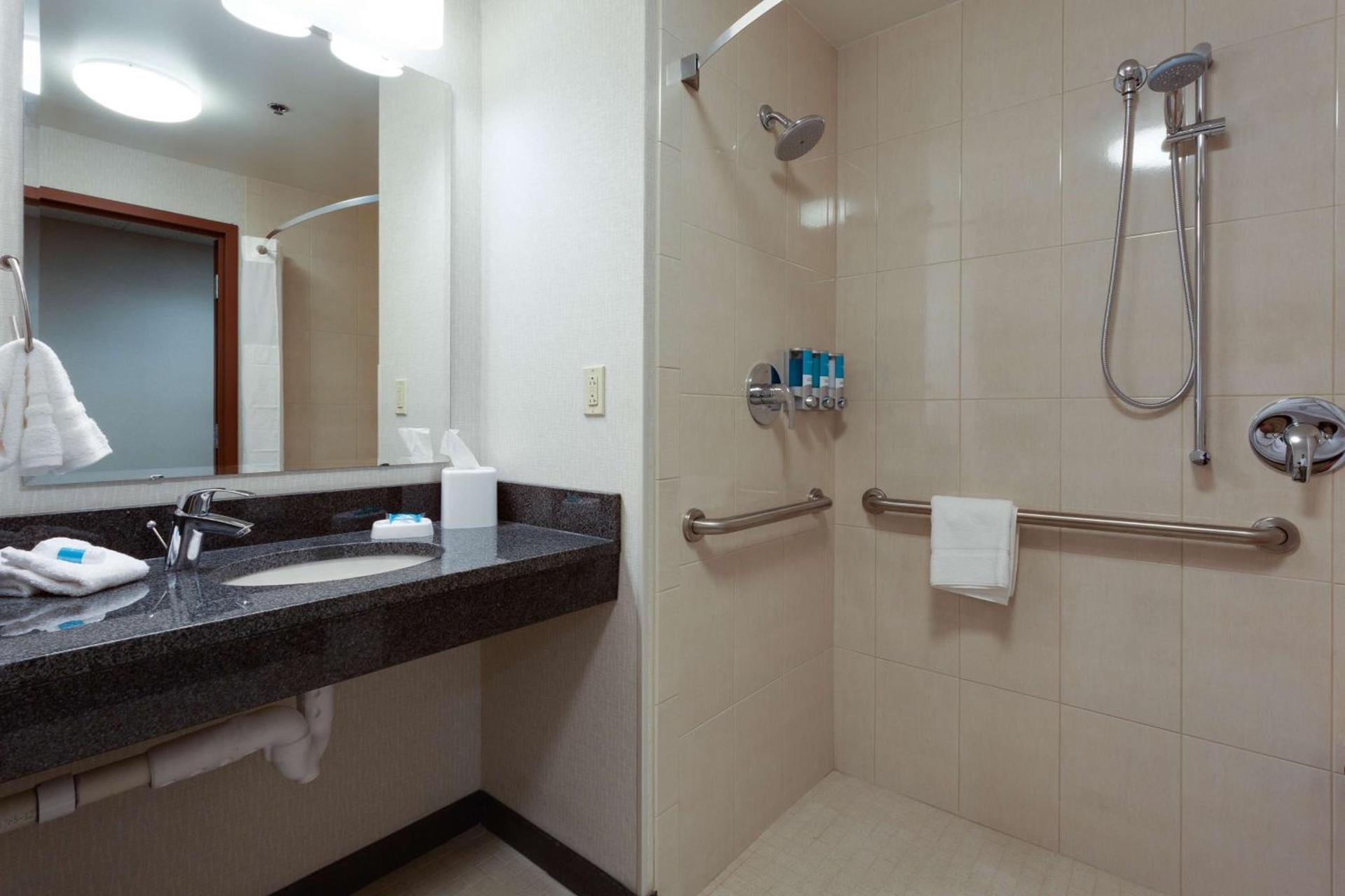 Drury Plaza Hotel Columbia East photo 19