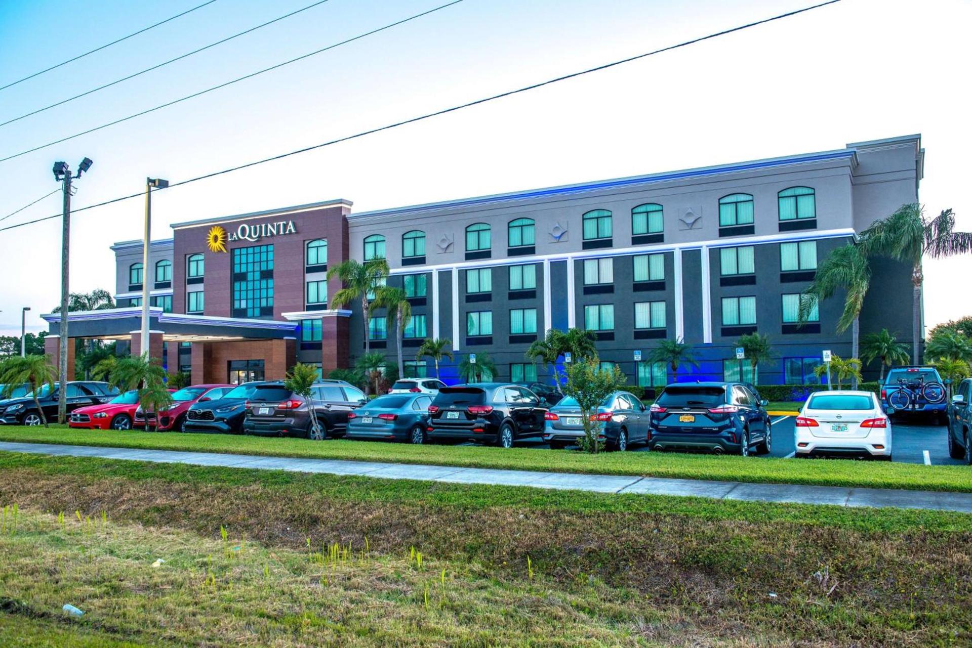 Comfort Inn & Suites Clearwater South - Pinellas Park photo 2