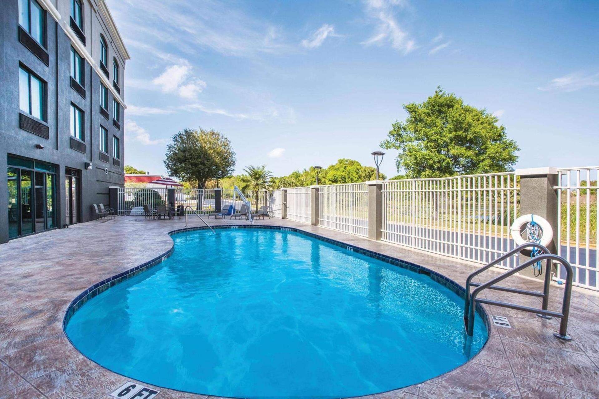 Comfort Inn & Suites Clearwater South - Pinellas Park photo 9