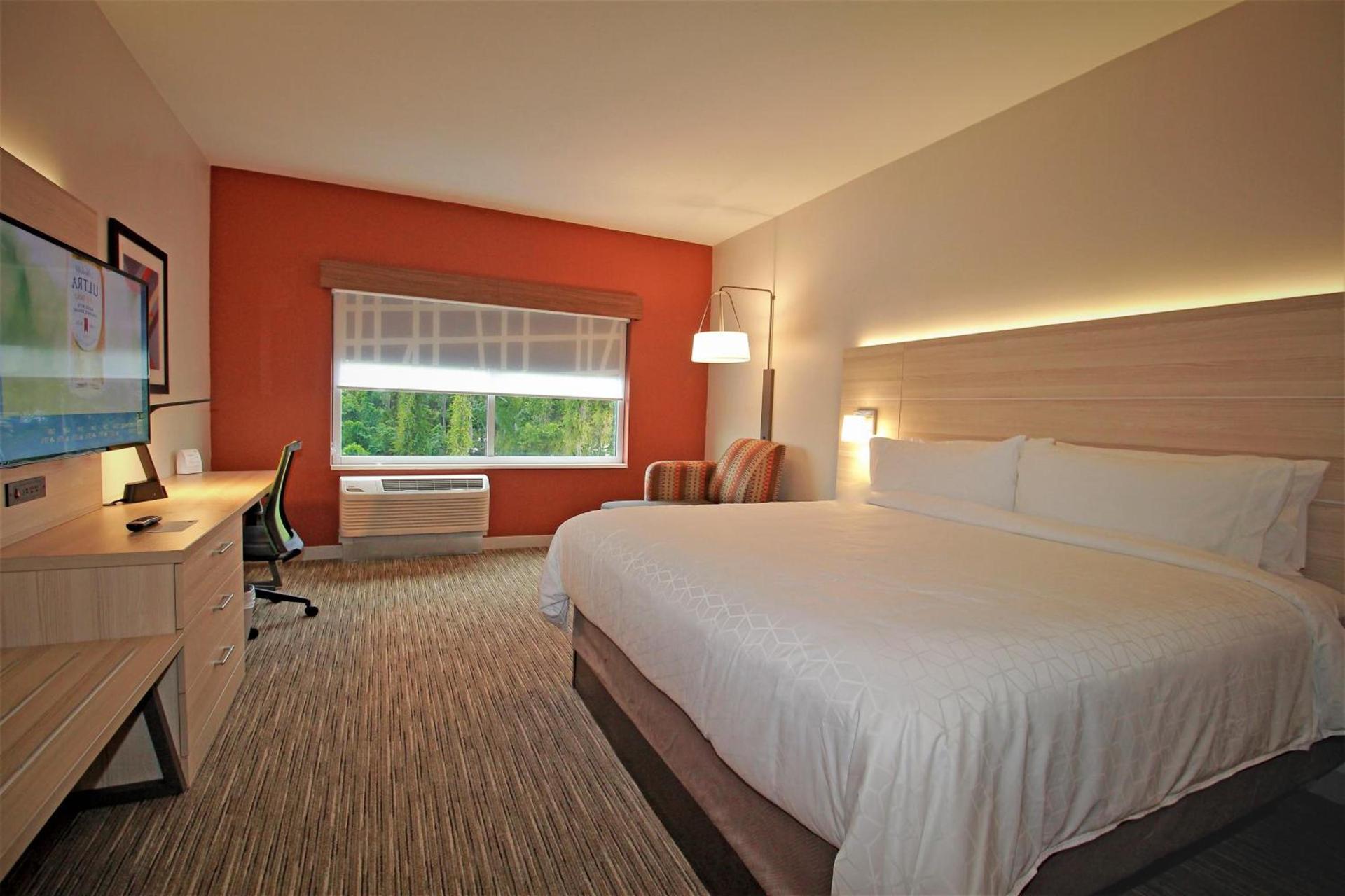 Holiday Inn Express & Suites Ocala by IHG photo 5