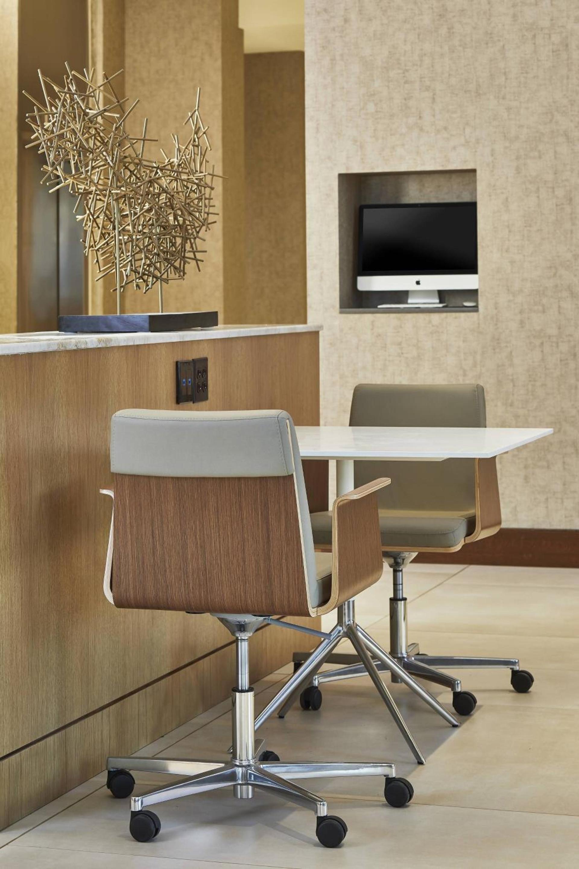 AC Hotel by Marriott Atlanta Airport Gateway photo 31