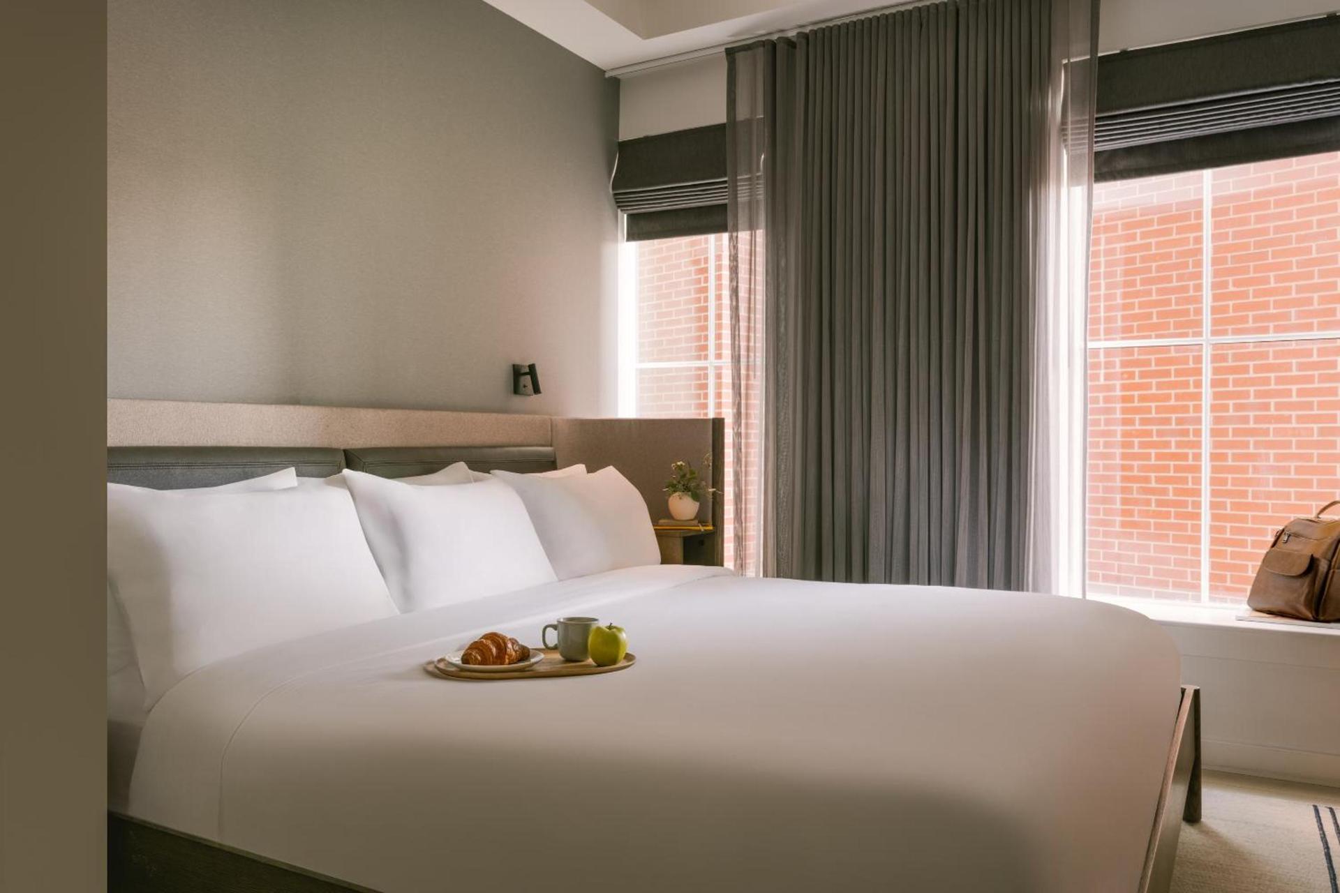 Lark Hotels 907 Main photo 9