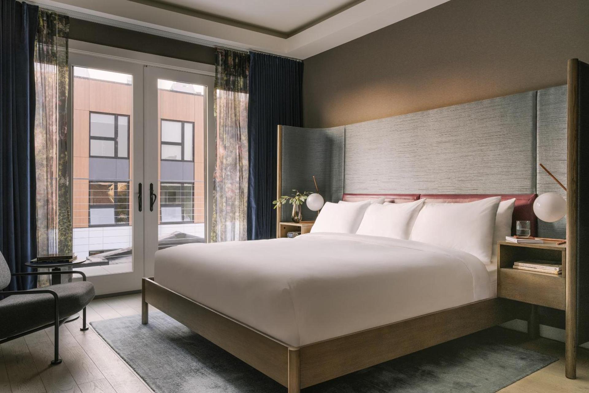 Lark Hotels 907 Main photo 11