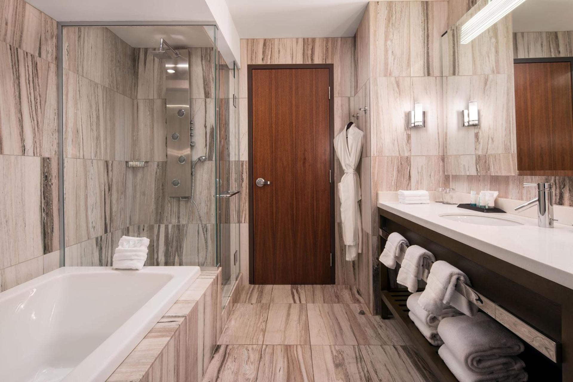 The Westin Cleveland Downtown - NEWLY RENOVATED photo 38