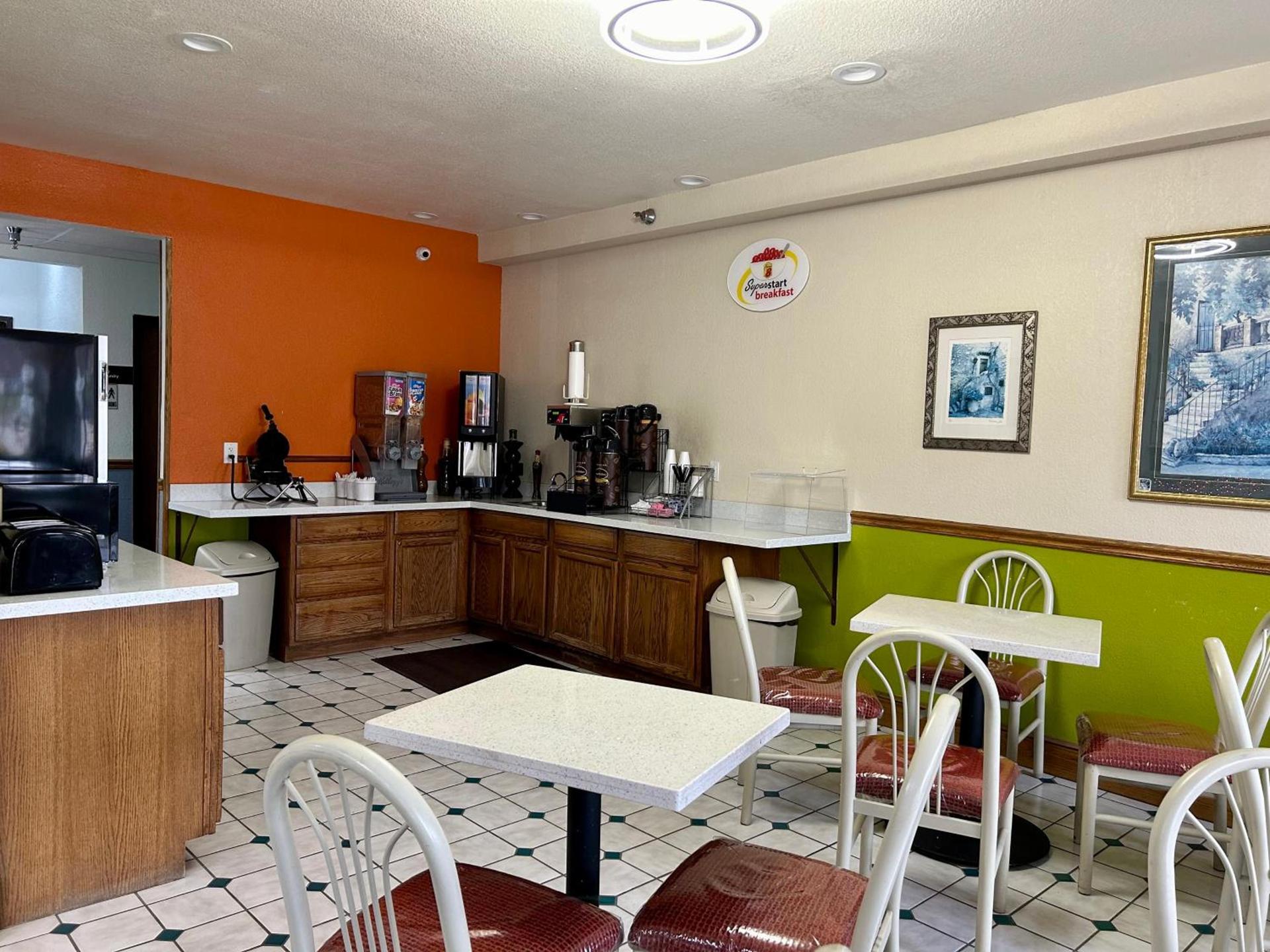 Super 8 by Wyndham Platte City Kansas City Area photo 17