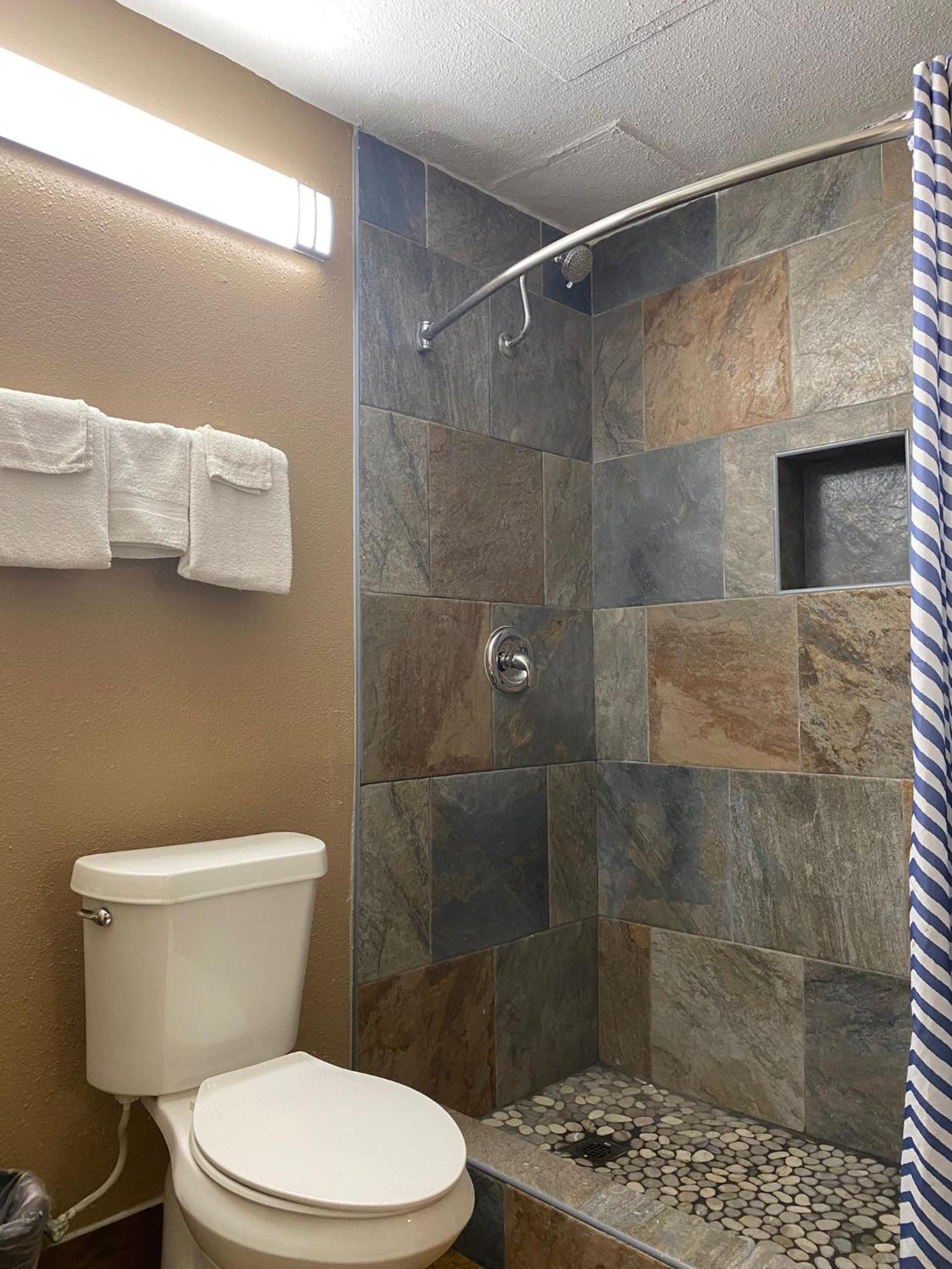 Texas Inn and Suites Raymondville photo 91