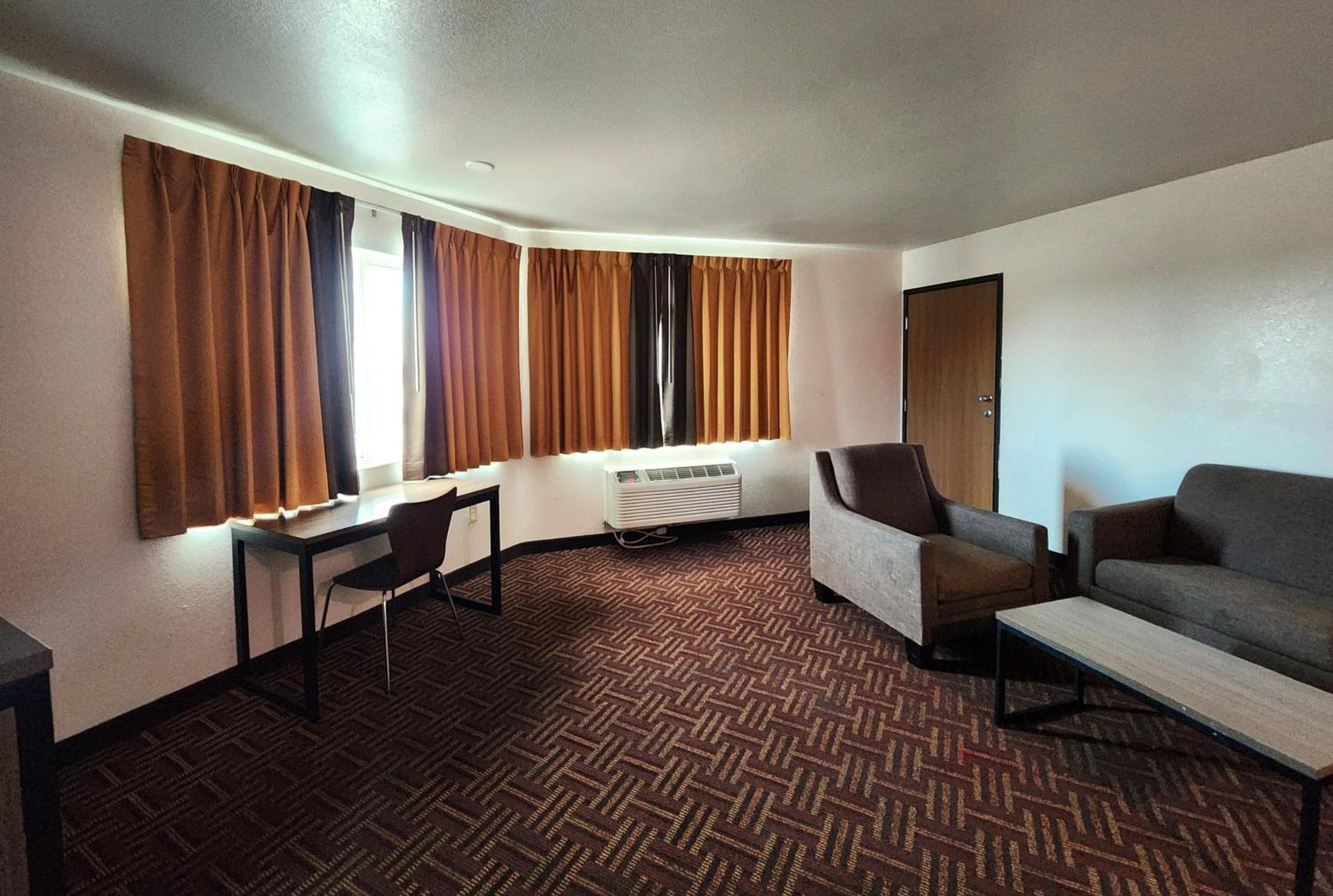 Super 8 by Wyndham Austin North/University Area photo 50