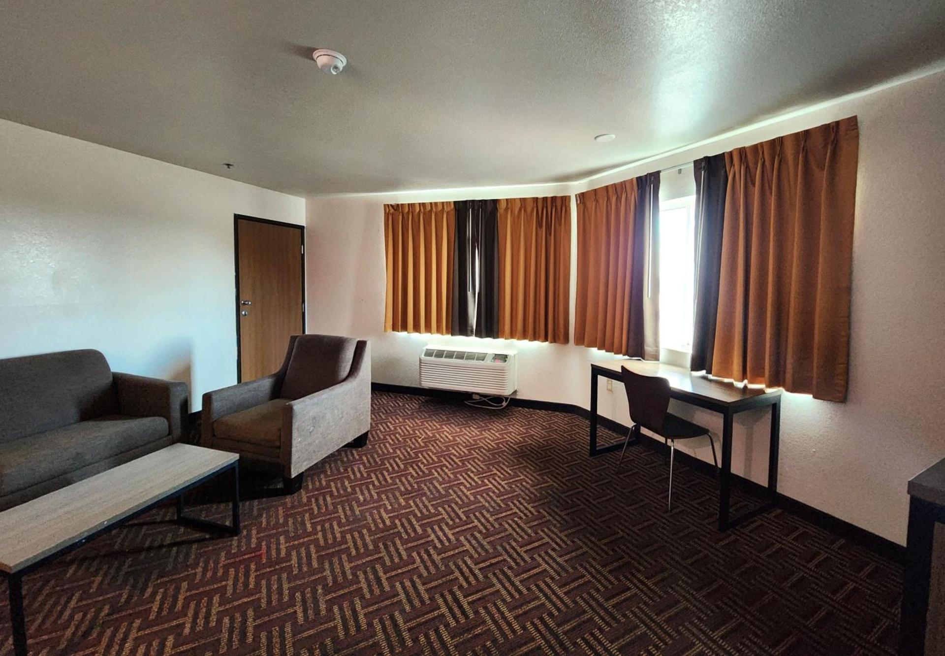 Super 8 by Wyndham Austin North/University Area photo 51