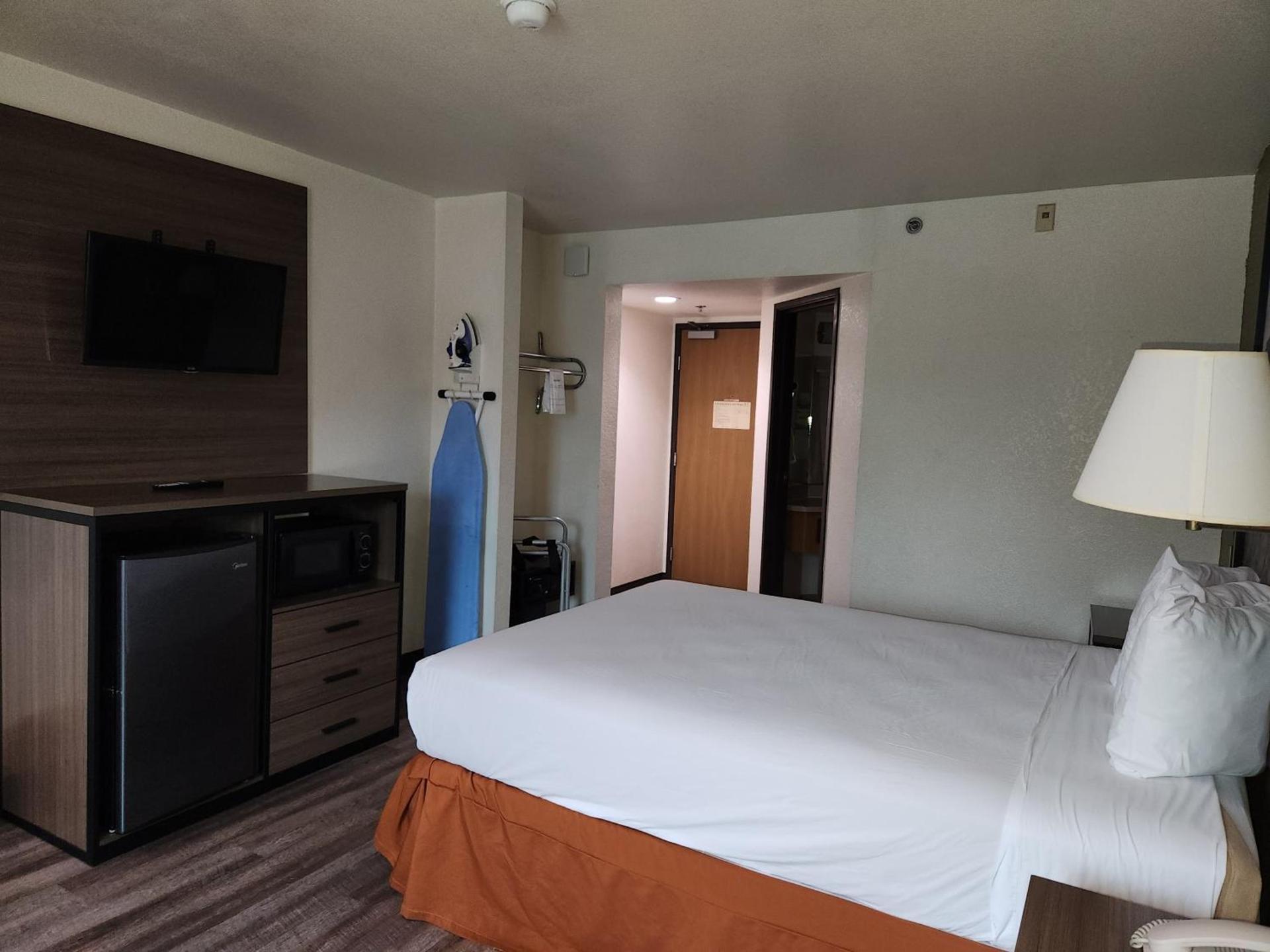 Super 8 by Wyndham Austin North/University Area photo 58