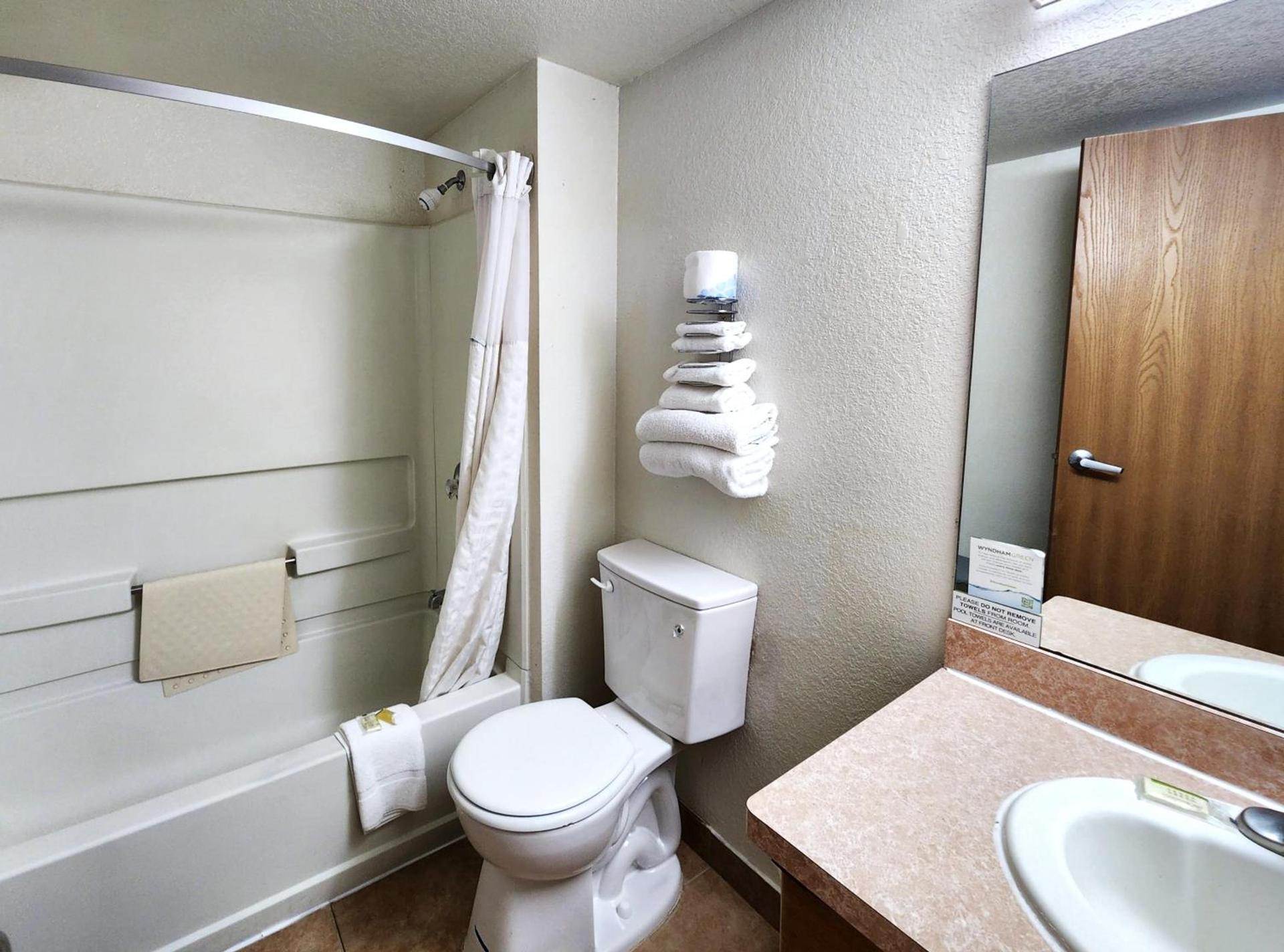 Super 8 by Wyndham Austin North/University Area photo 56