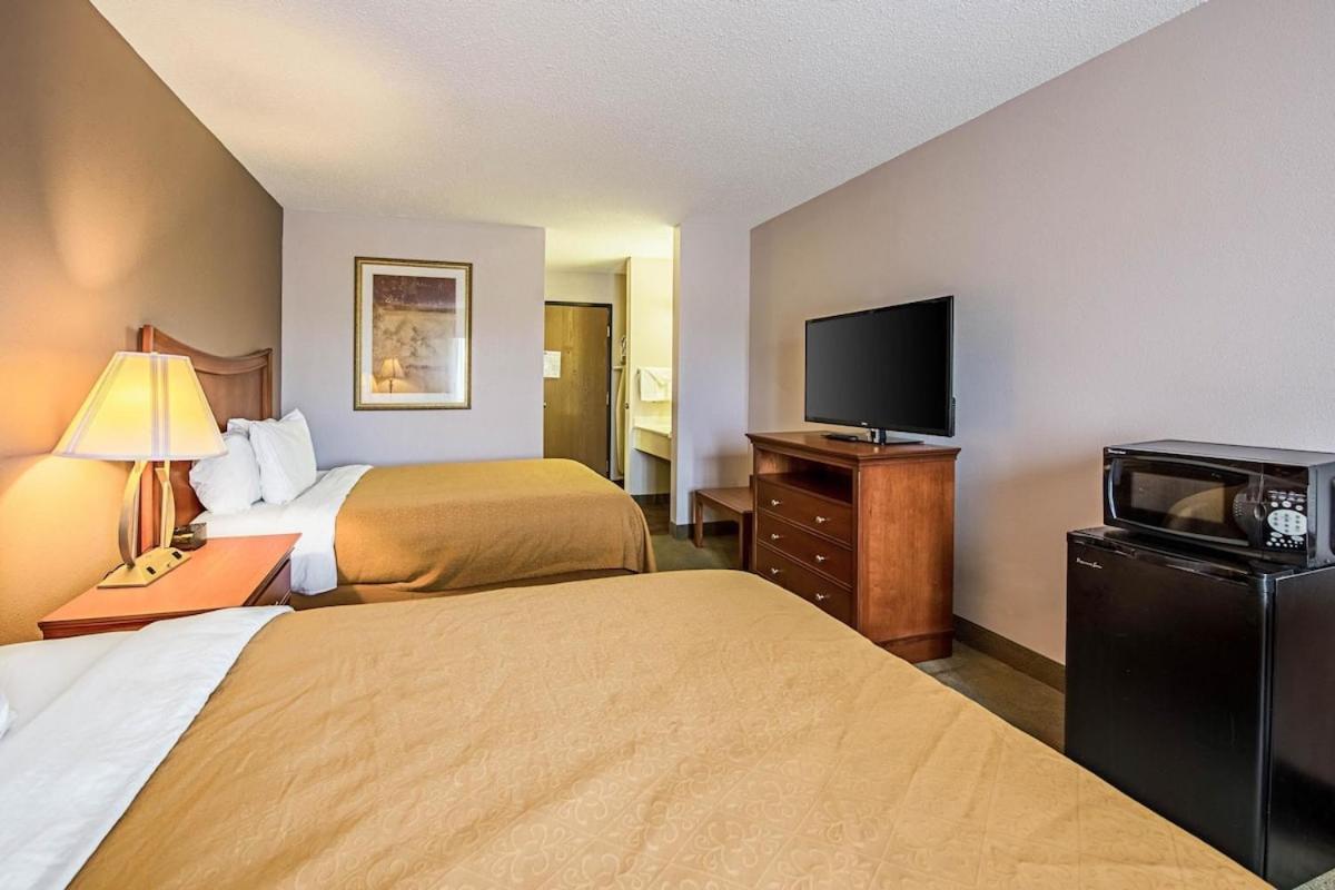 Royal Inn Suites photo 17