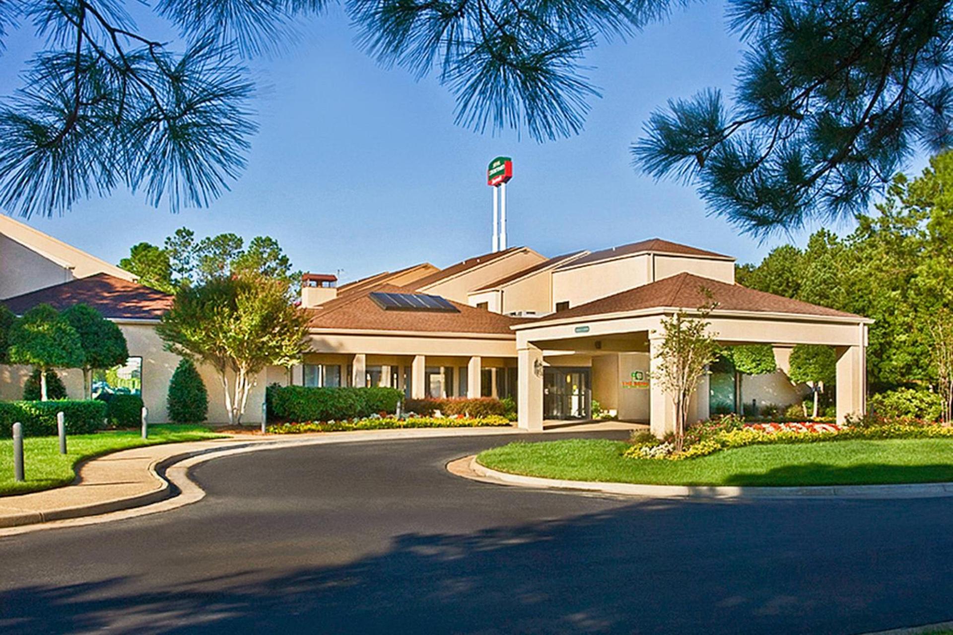 Country Inn & Suites by Radisson, Hampton Coliseum photo 6