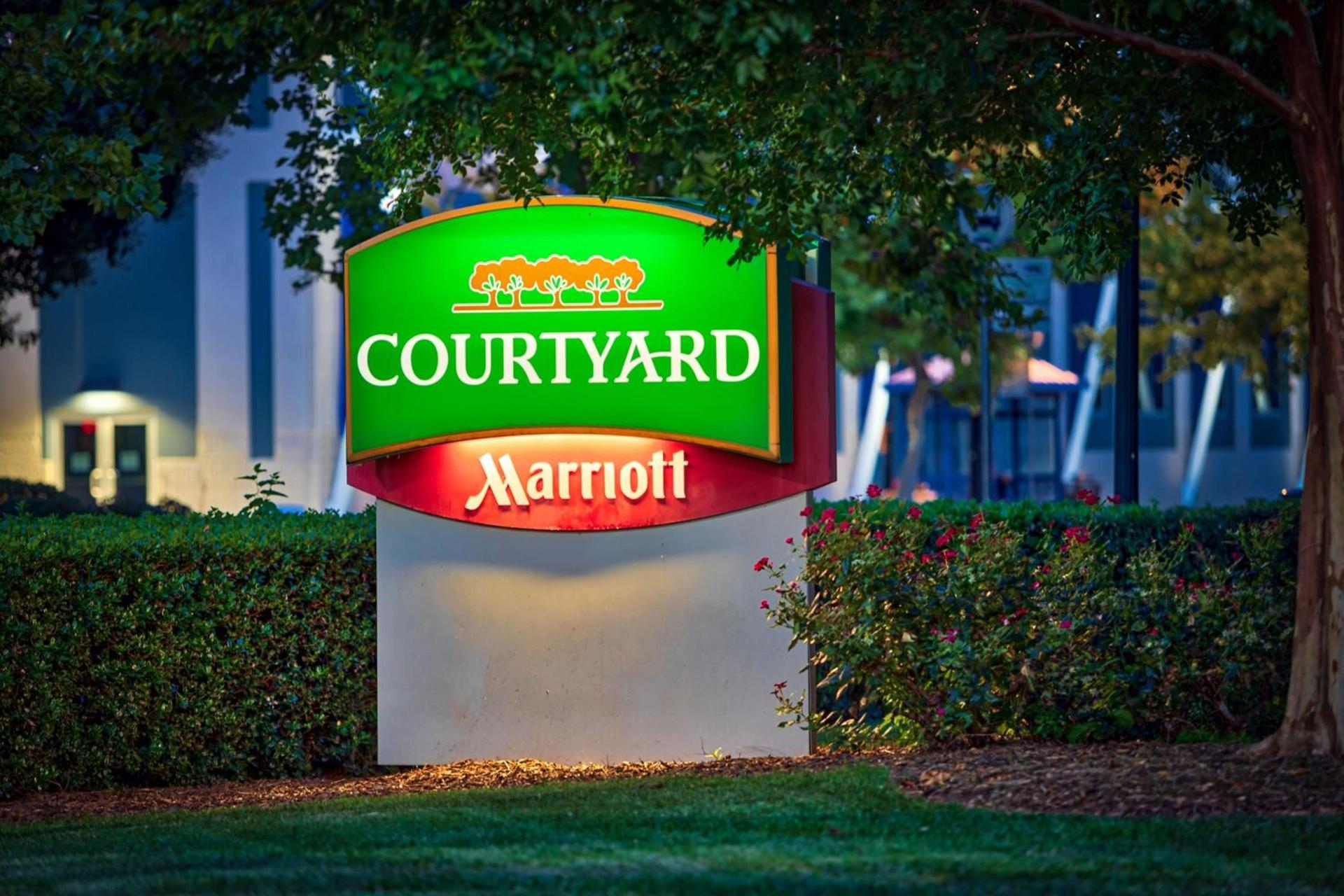 Country Inn & Suites by Radisson, Hampton Coliseum photo 9