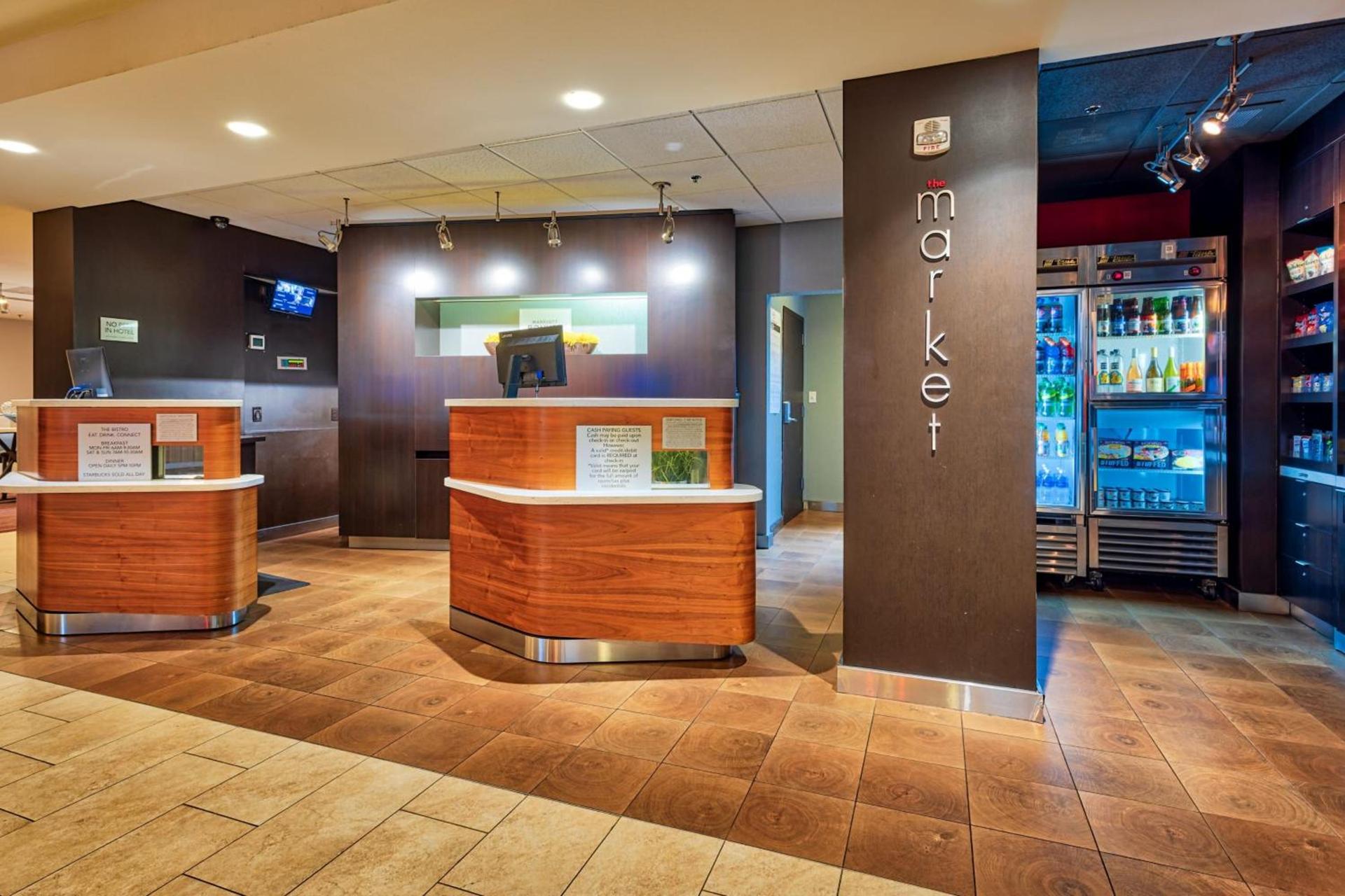 Country Inn & Suites by Radisson, Hampton Coliseum photo 10
