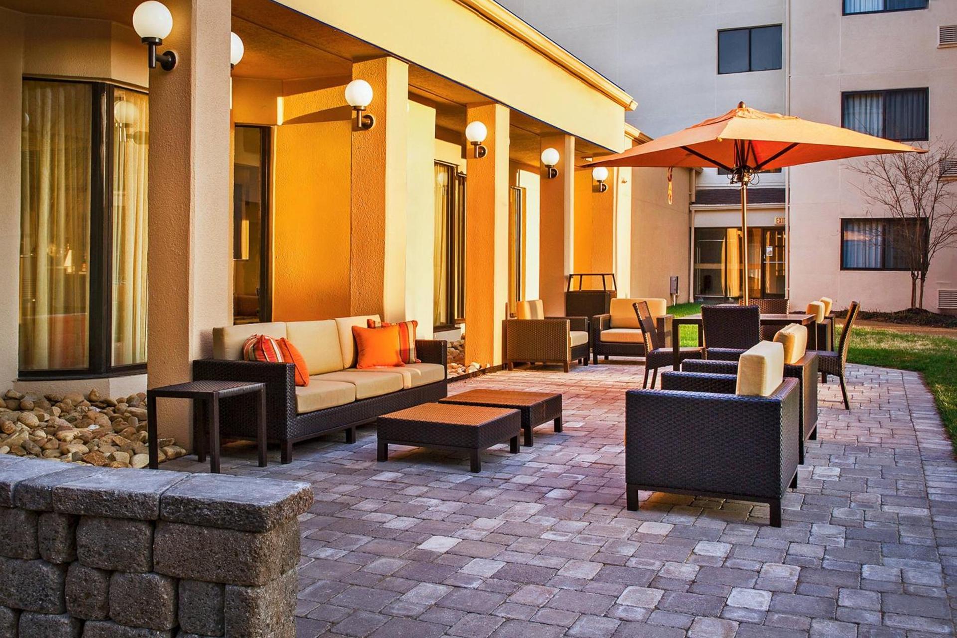 Country Inn & Suites by Radisson, Hampton Coliseum photo 11