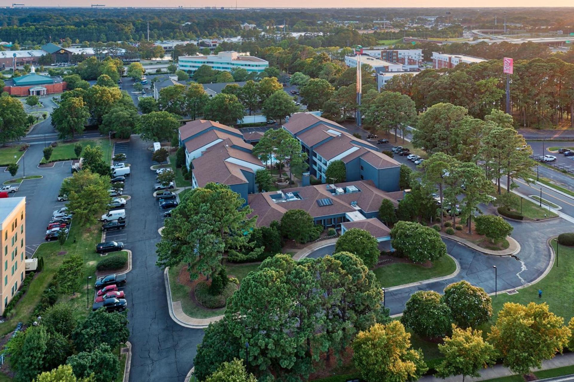 Country Inn & Suites by Radisson, Hampton Coliseum photo 13