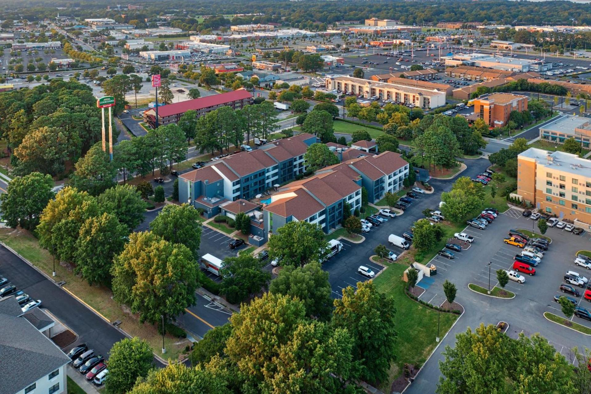 Country Inn & Suites by Radisson, Hampton Coliseum photo 12