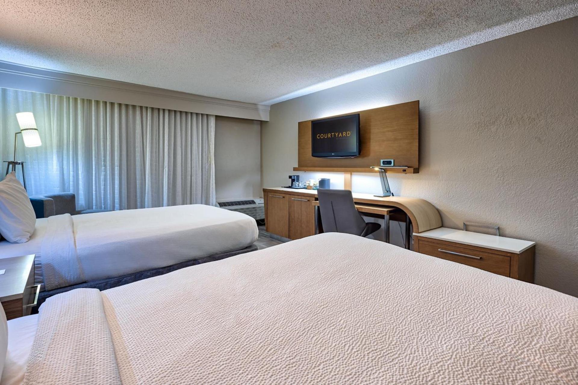 Country Inn & Suites by Radisson, Hampton Coliseum photo 16
