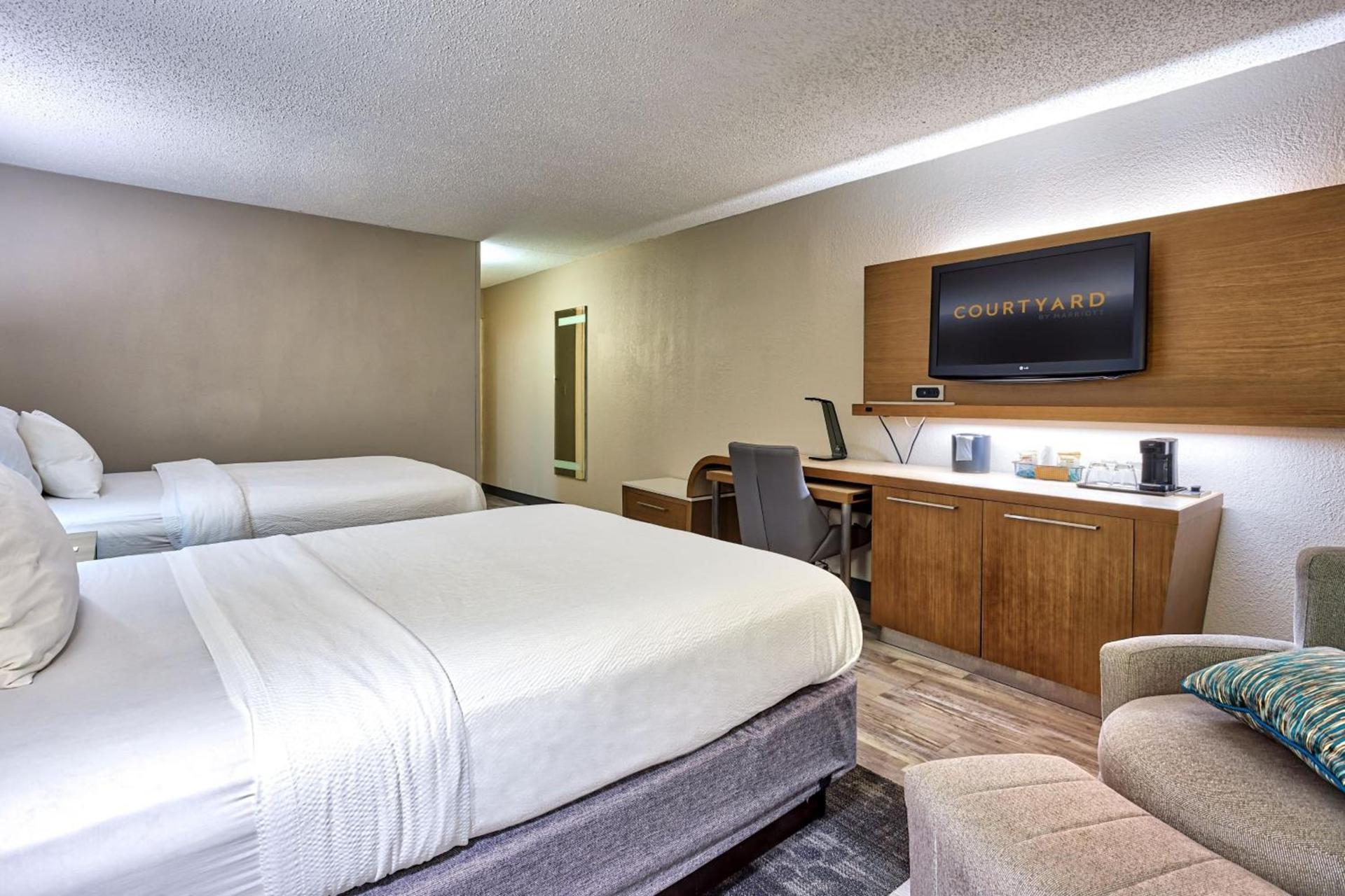 Country Inn & Suites by Radisson, Hampton Coliseum photo 19
