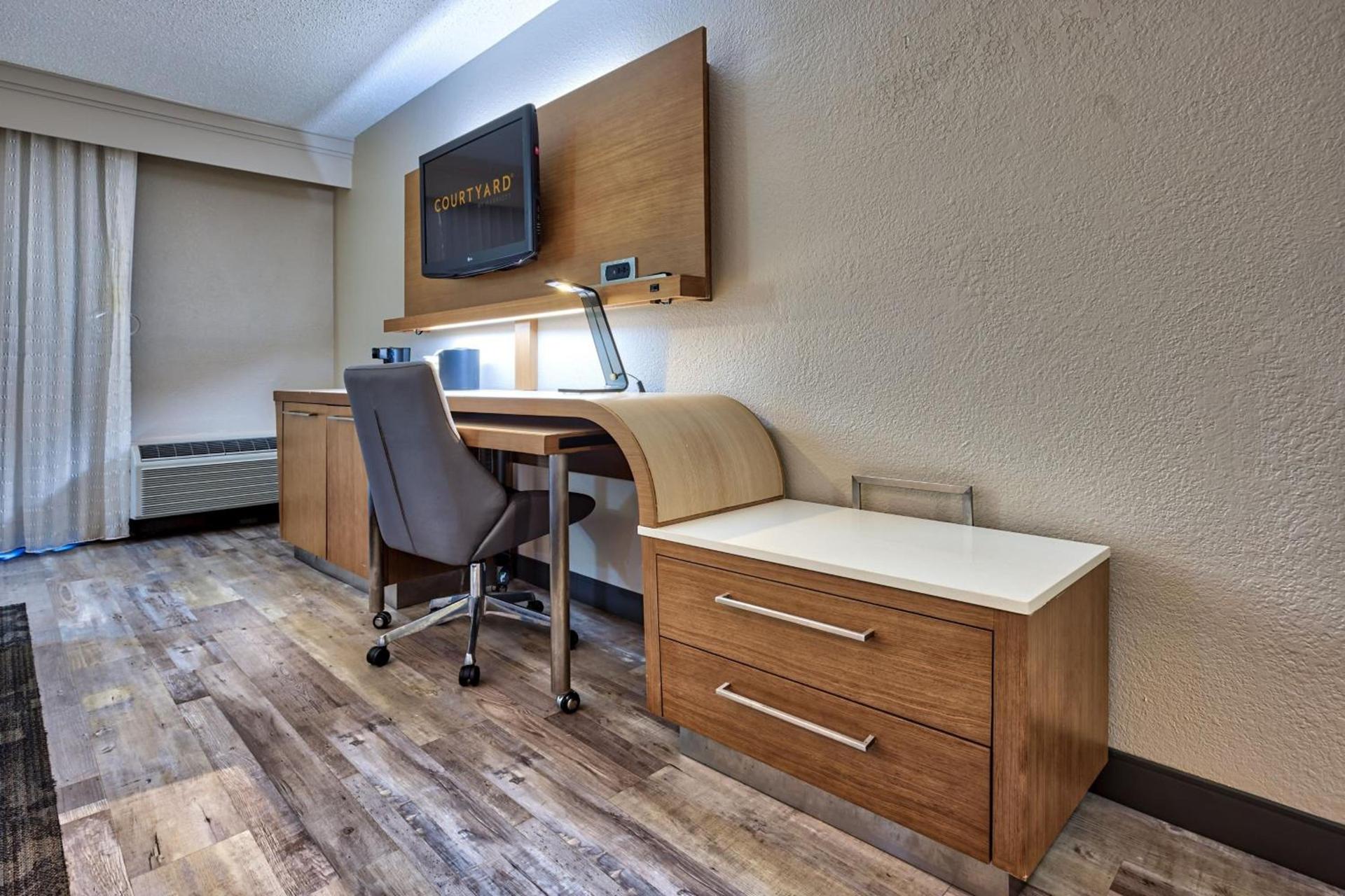 Country Inn & Suites by Radisson, Hampton Coliseum photo 21