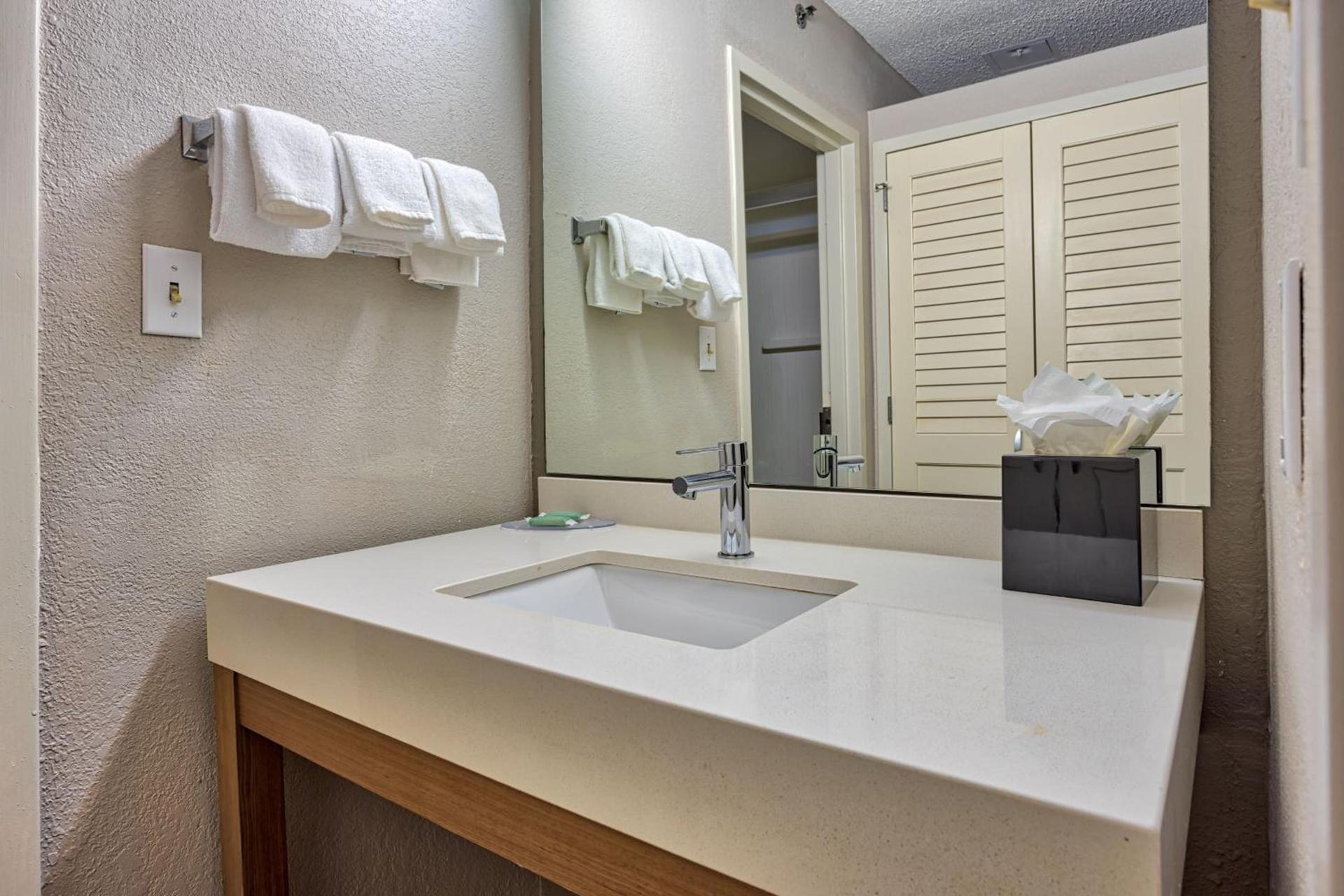Country Inn & Suites by Radisson, Hampton Coliseum photo 22
