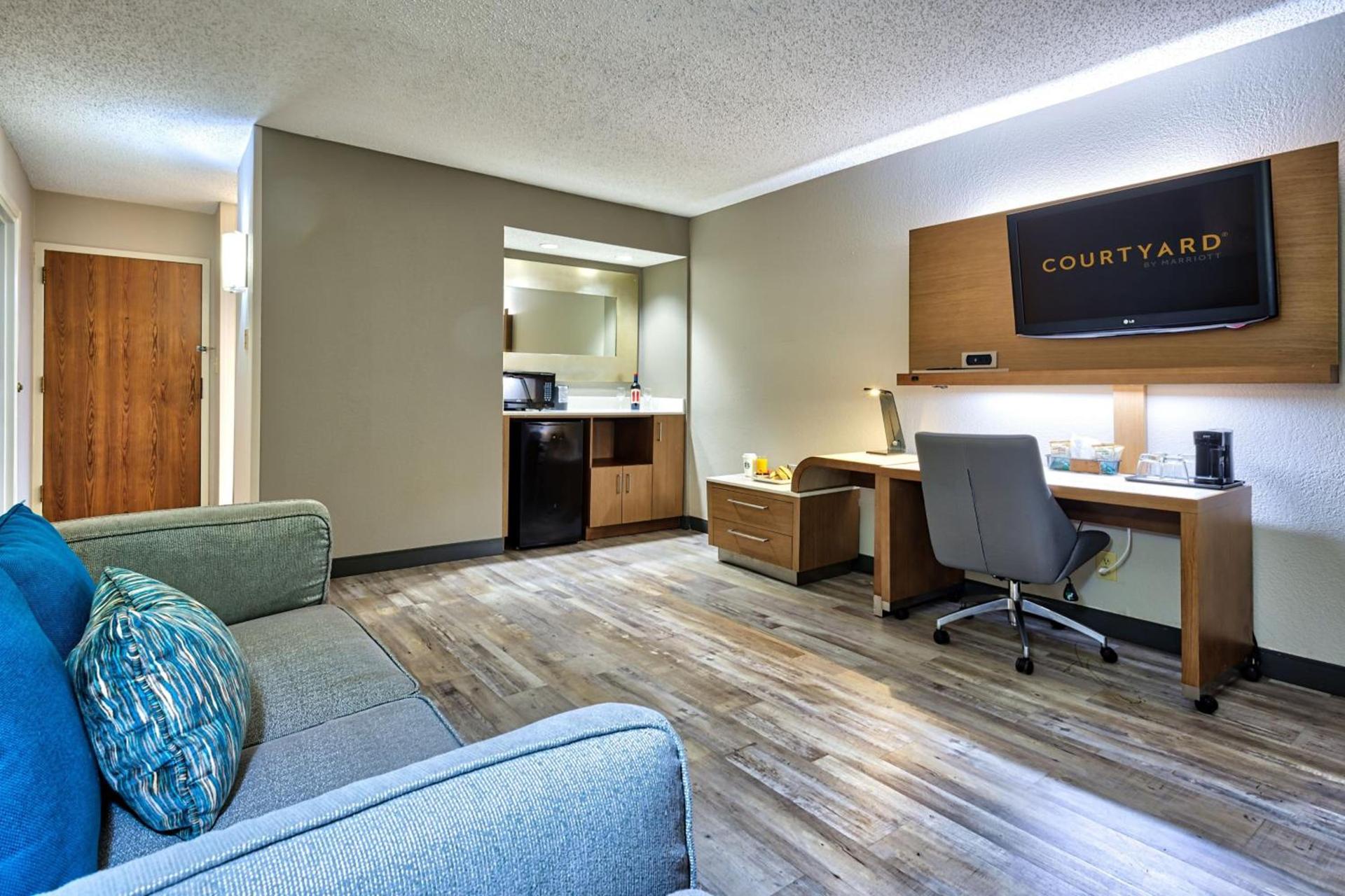 Country Inn & Suites by Radisson, Hampton Coliseum photo 26
