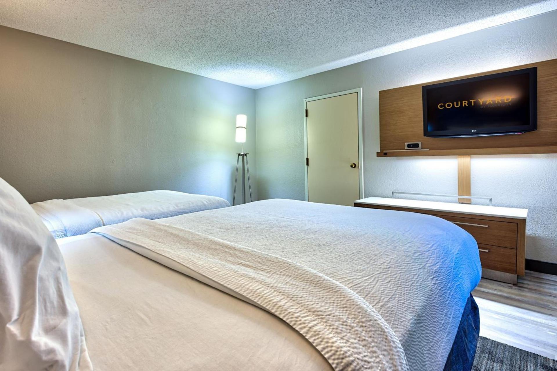 Country Inn & Suites by Radisson, Hampton Coliseum photo 28