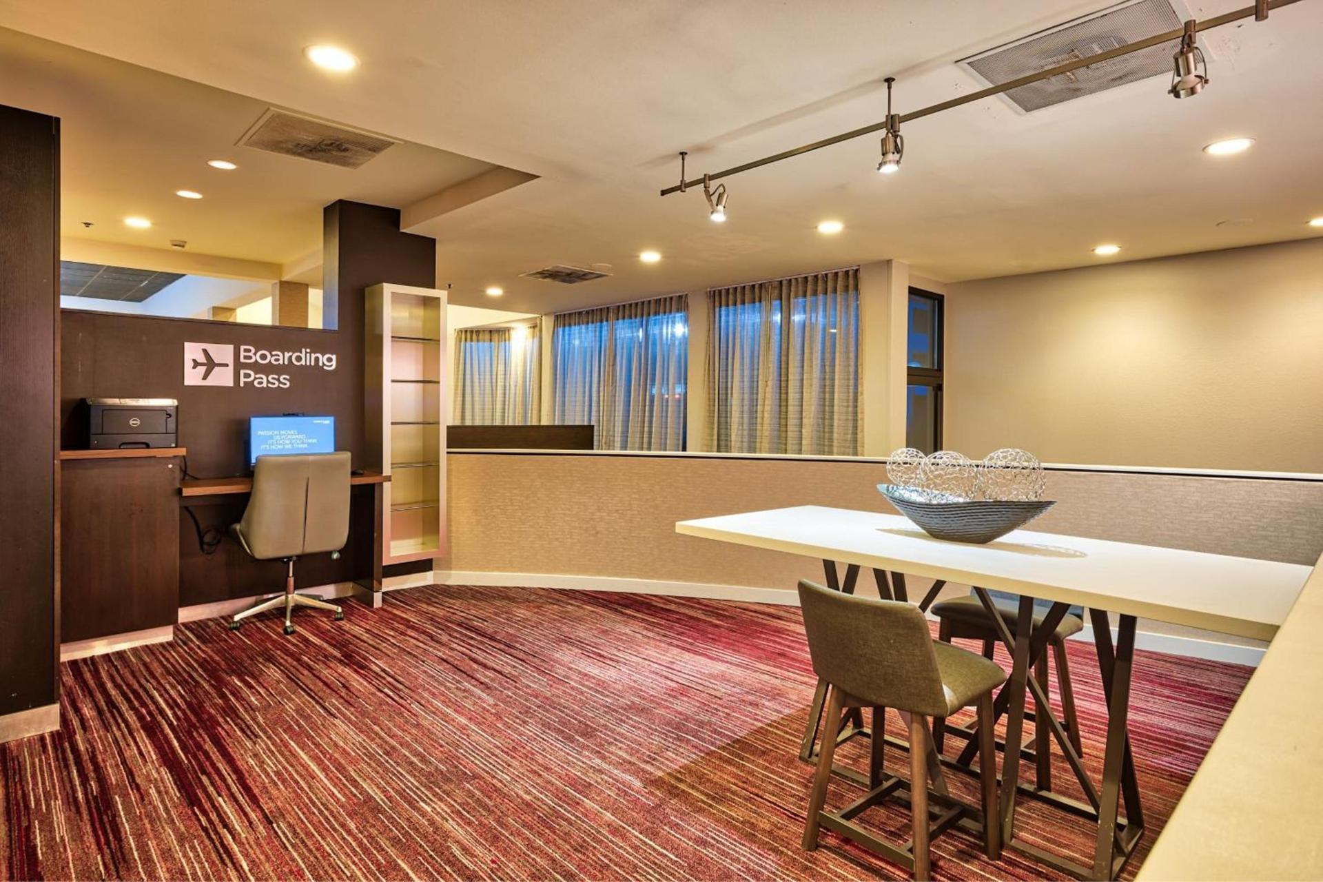 Country Inn & Suites by Radisson, Hampton Coliseum photo 31