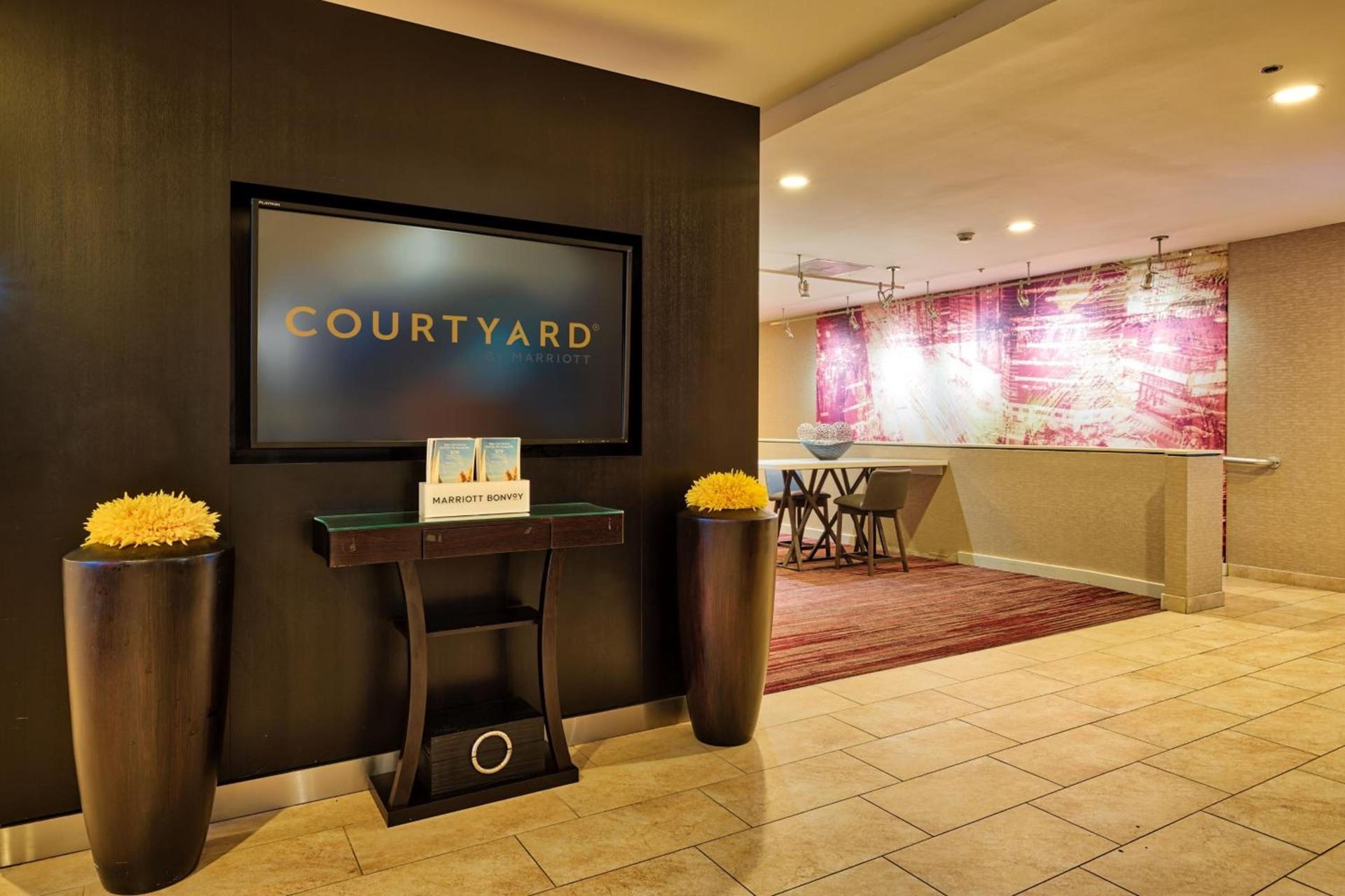 Country Inn & Suites by Radisson, Hampton Coliseum photo 32