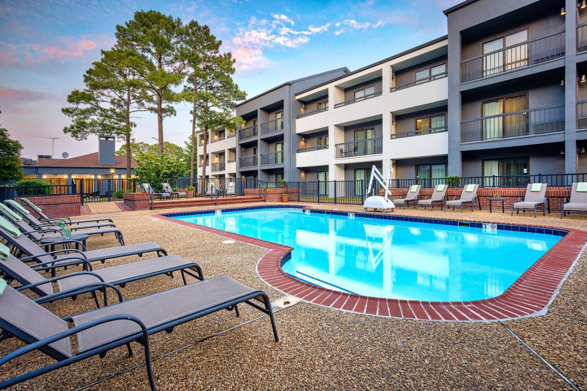 Country Inn & Suites by Radisson, Hampton Coliseum photo 52