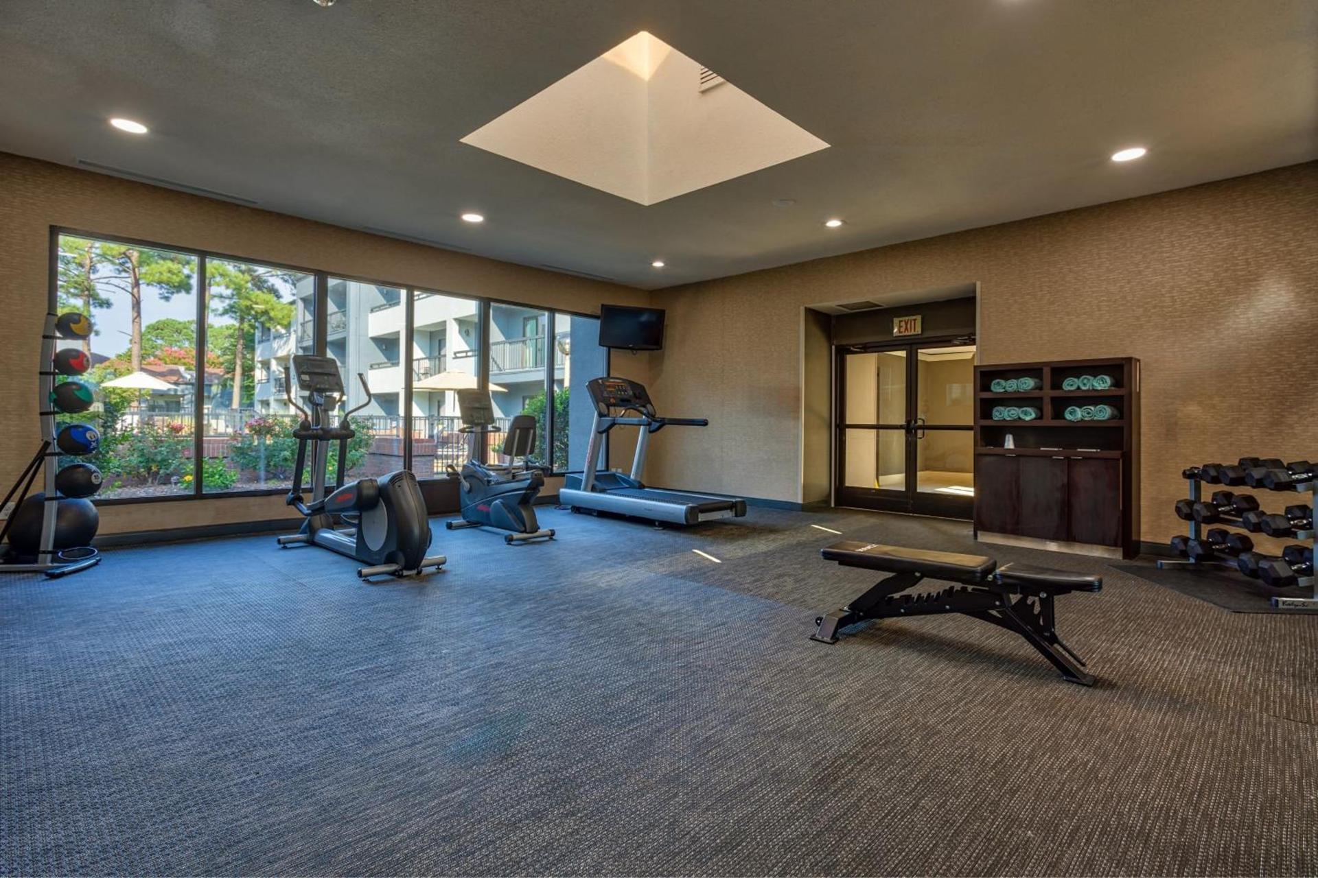 Country Inn & Suites by Radisson, Hampton Coliseum photo 57