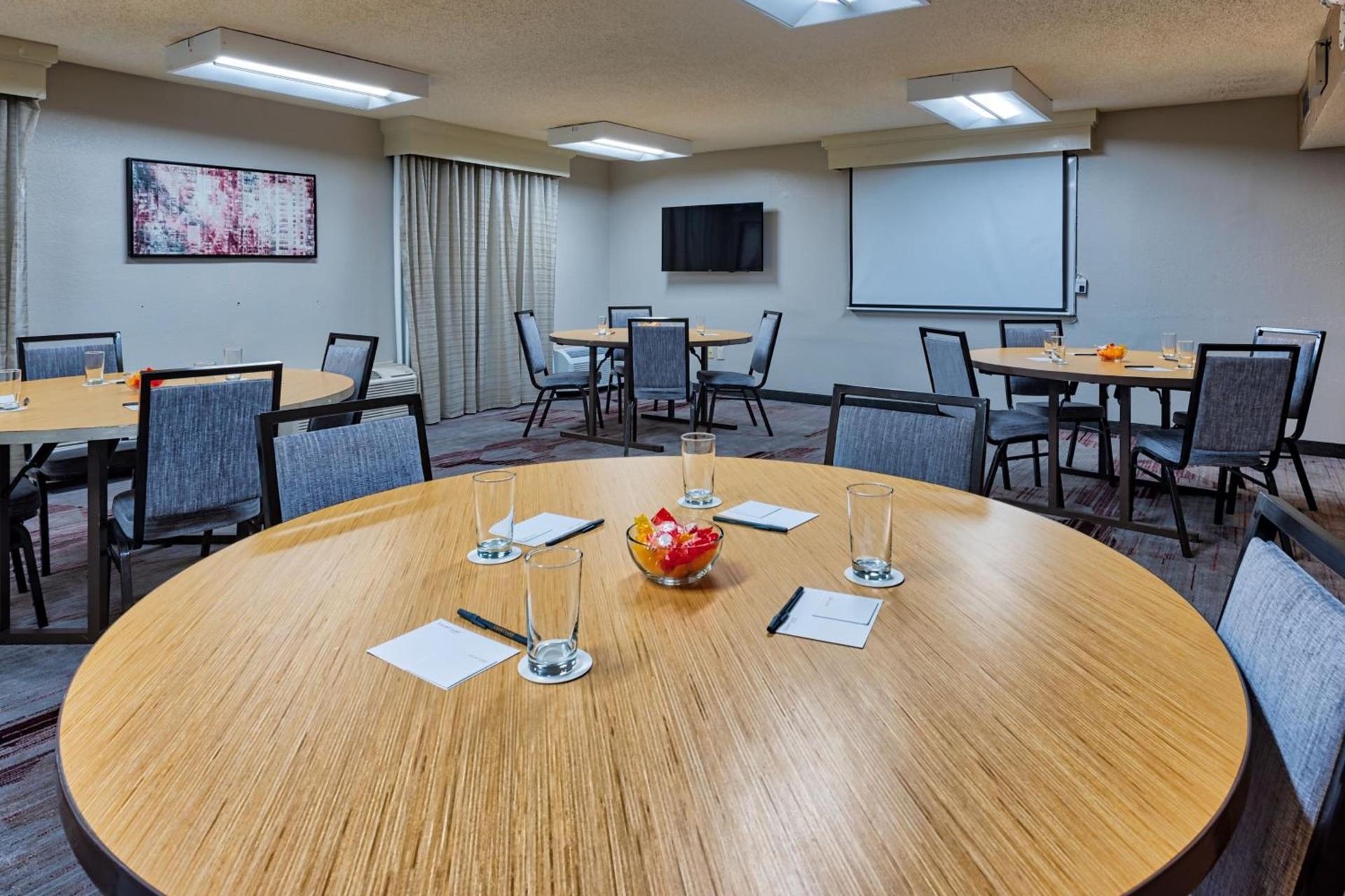 Country Inn & Suites by Radisson, Hampton Coliseum photo 60