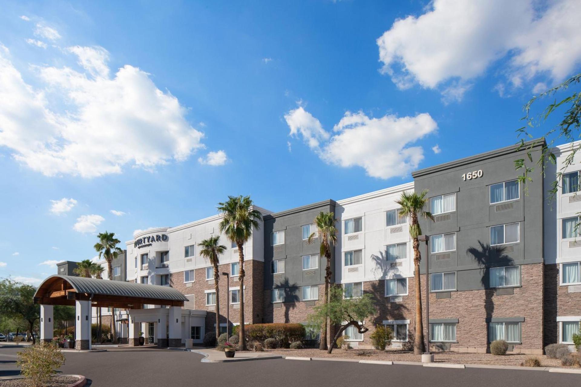 Courtyard by Marriott Phoenix West/Avondale photo 1