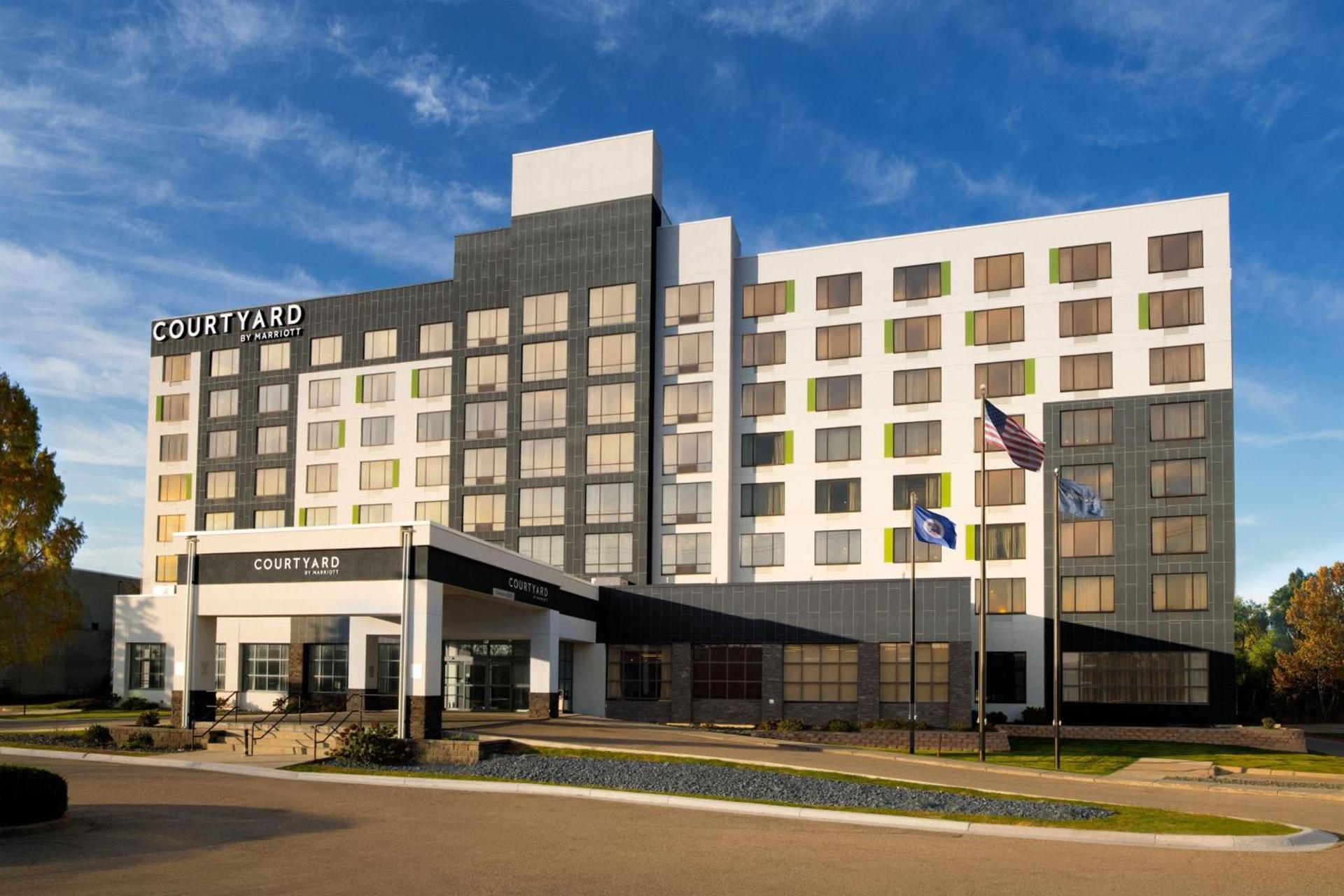 Courtyard by Marriott Edina Bloomington photo 1