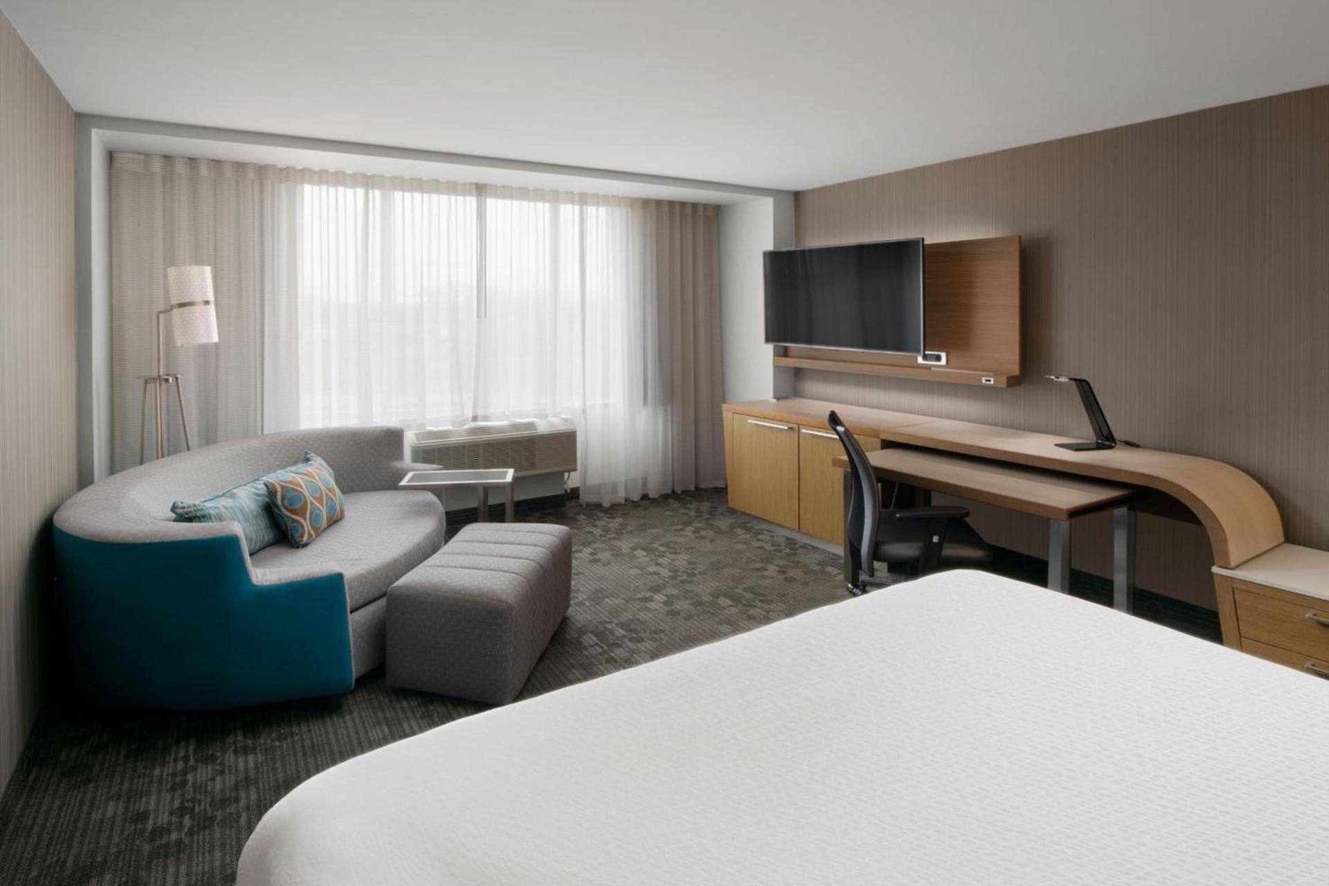 Courtyard by Marriott Edina Bloomington photo 12