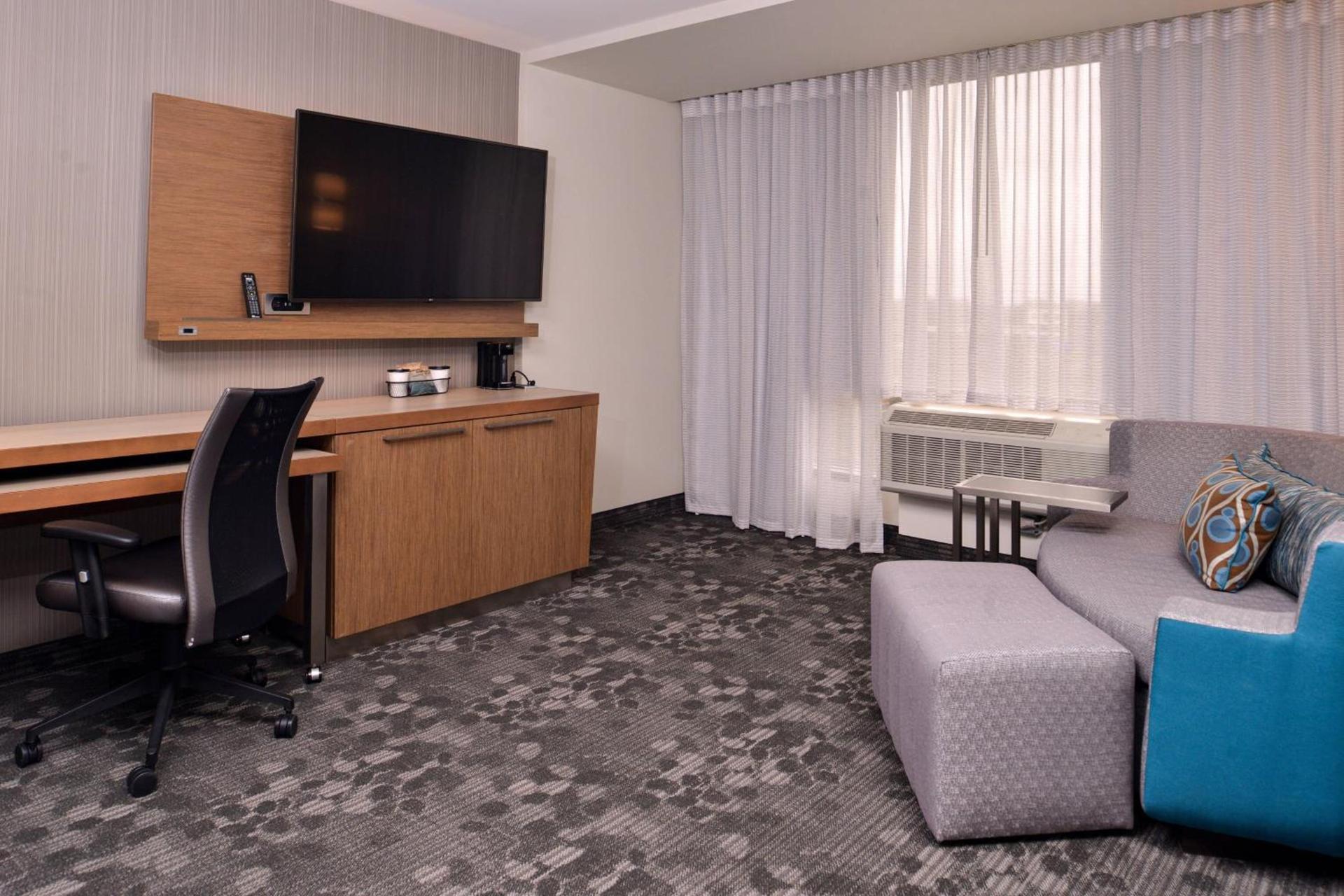 Courtyard by Marriott Edina Bloomington photo 14