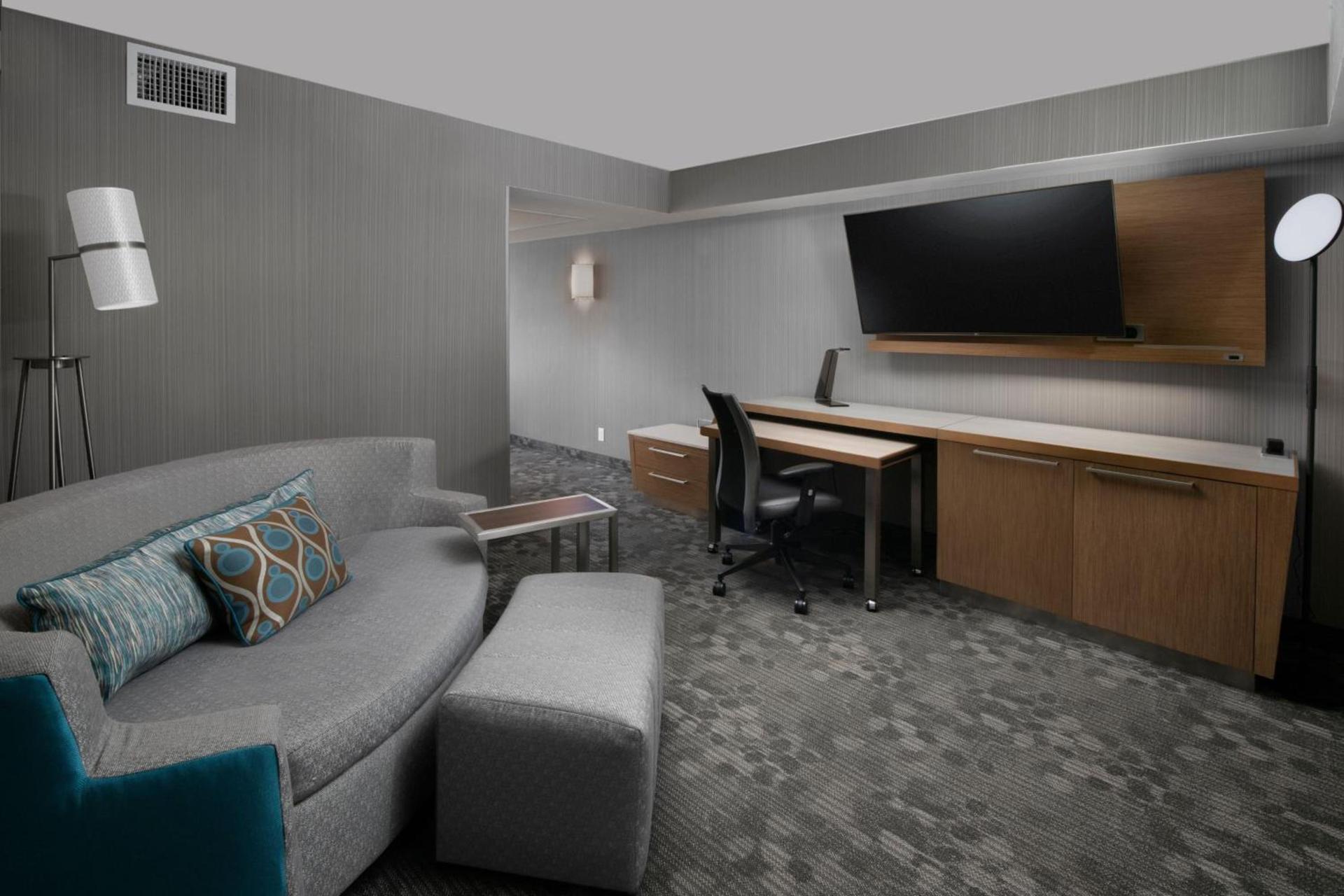 Courtyard by Marriott Edina Bloomington photo 21