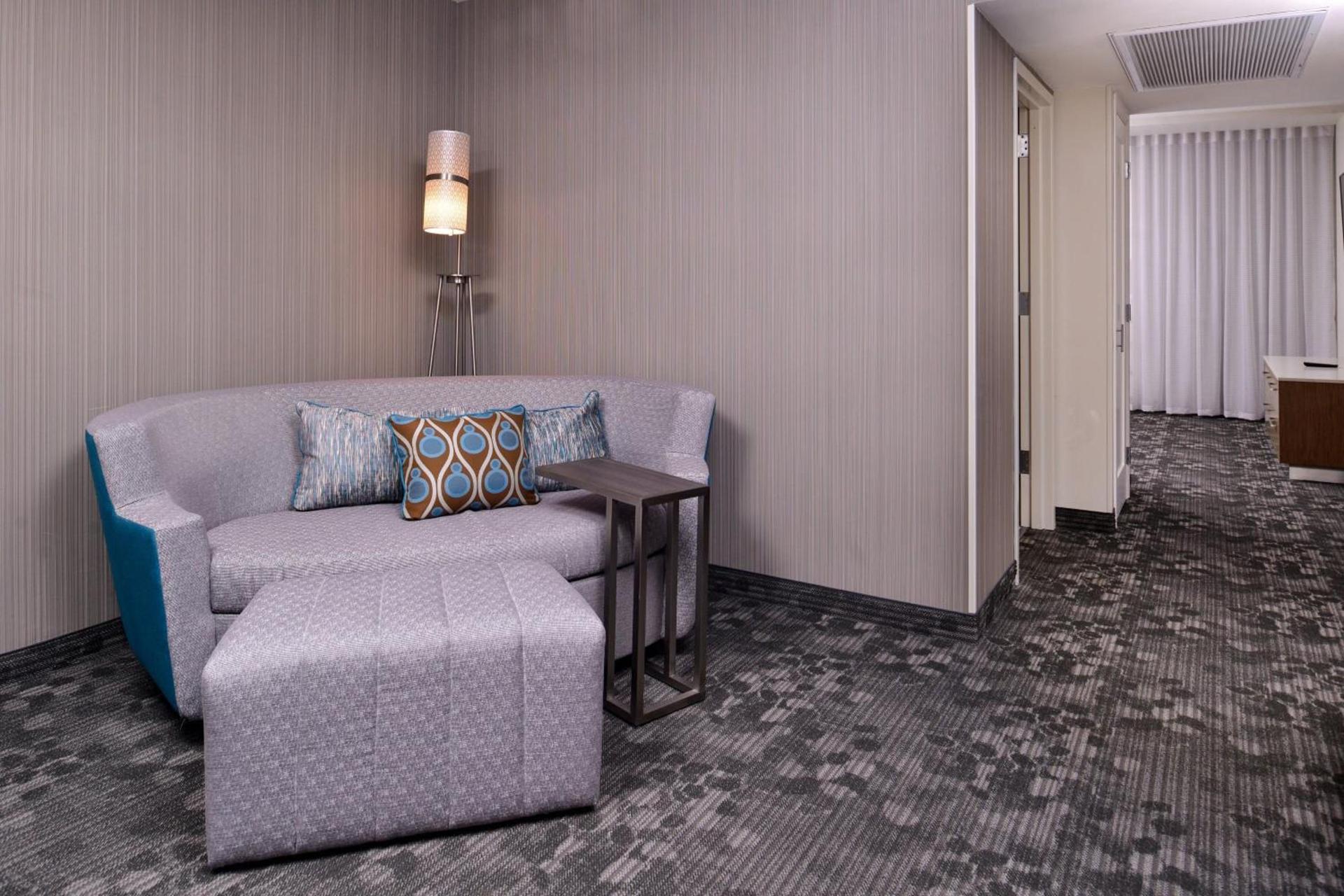 Courtyard by Marriott Edina Bloomington photo 25