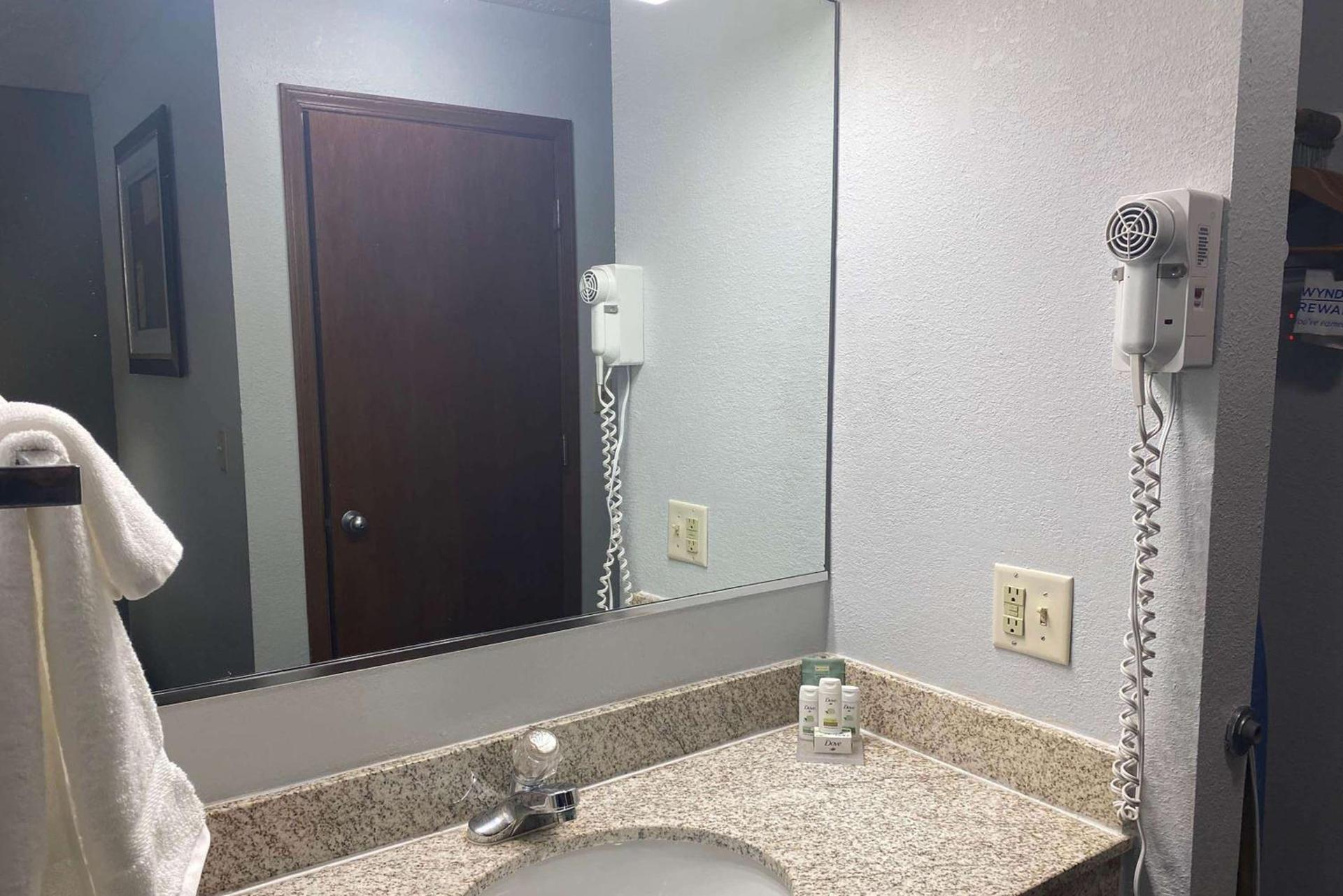 Baymont by Wyndham Danville IL photo 10