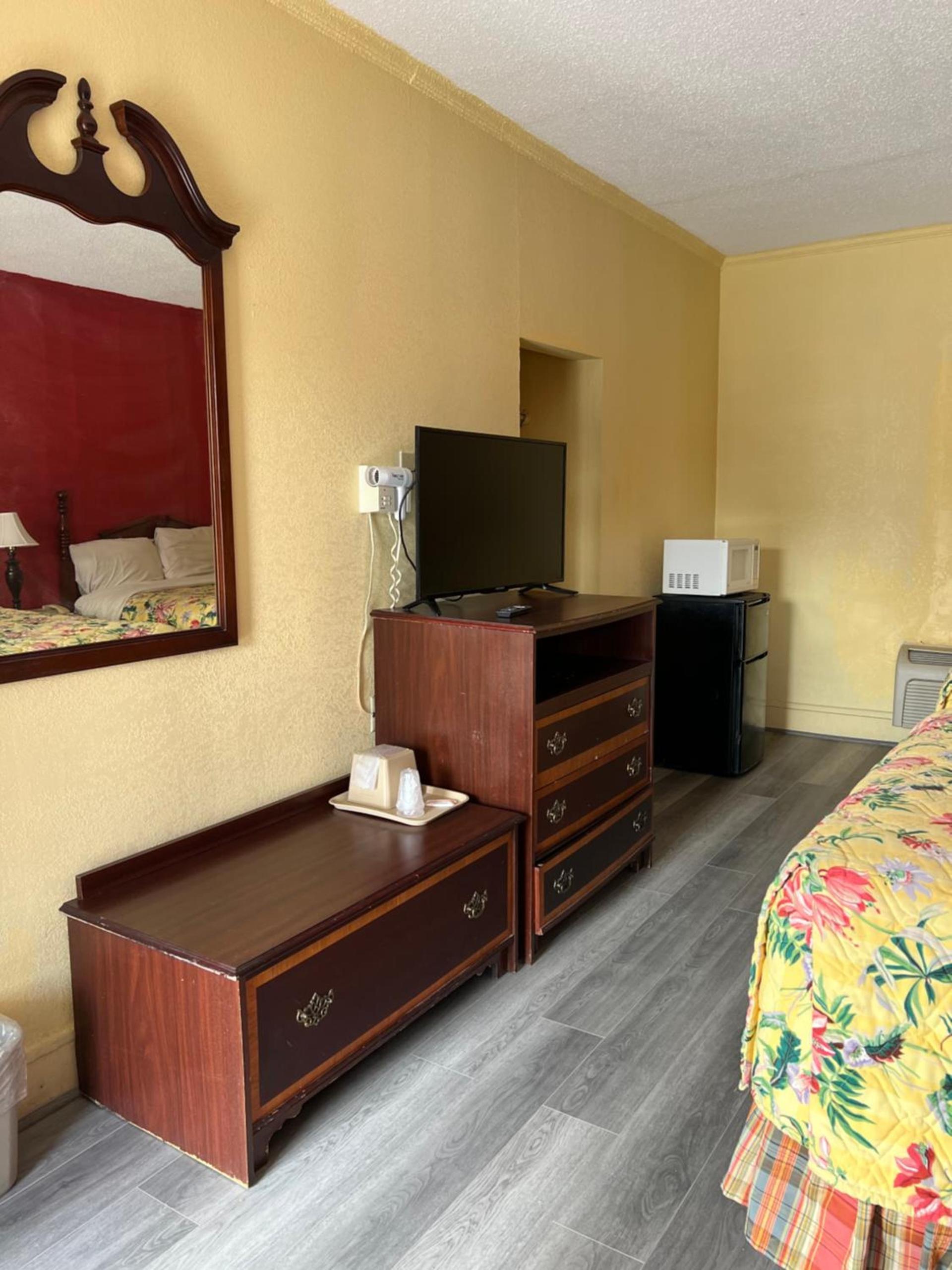 Motel 6 Williamston, NC - Highway 17 photo 21
