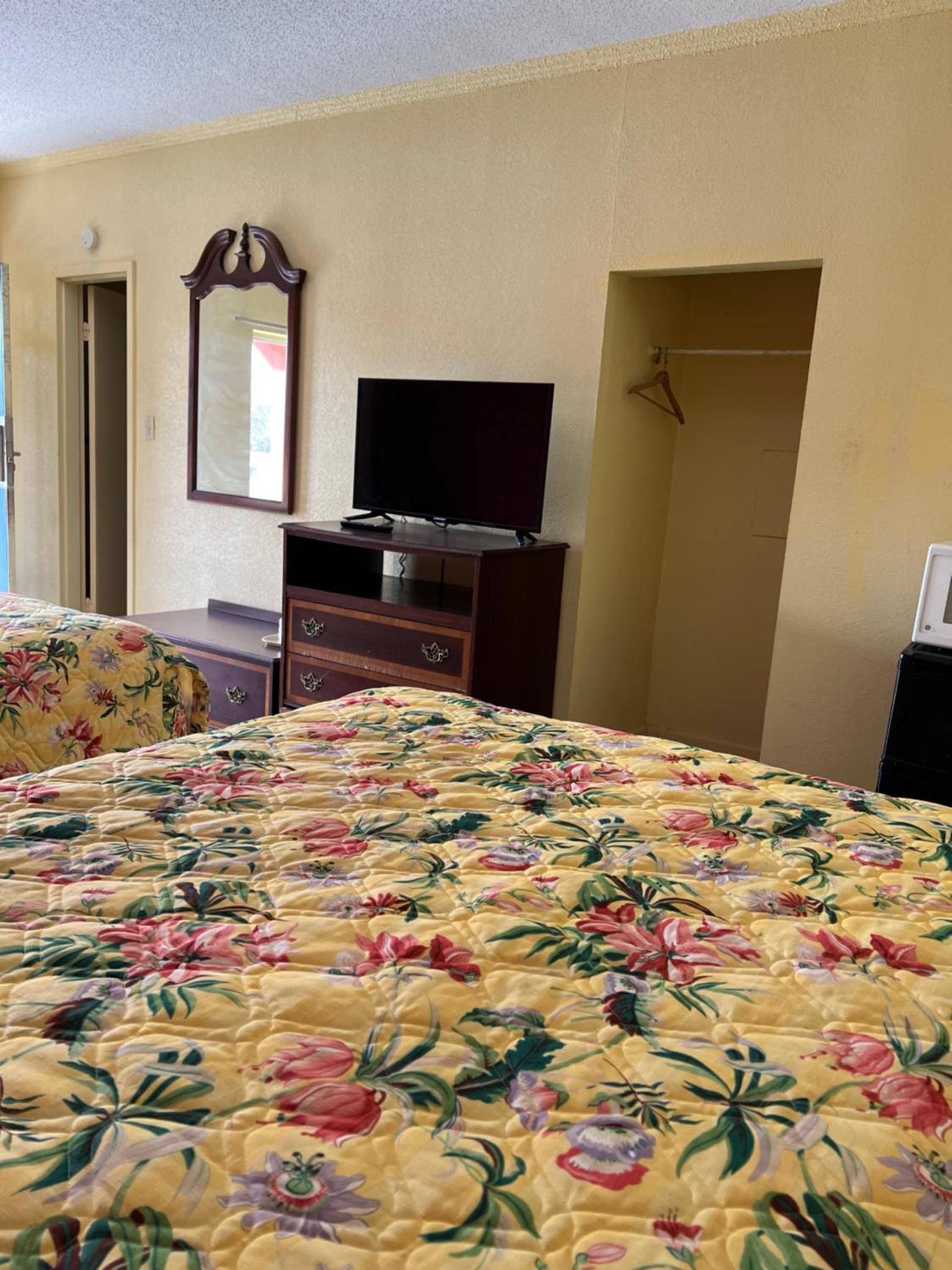 Motel 6 Williamston, NC - Highway 17 photo 23
