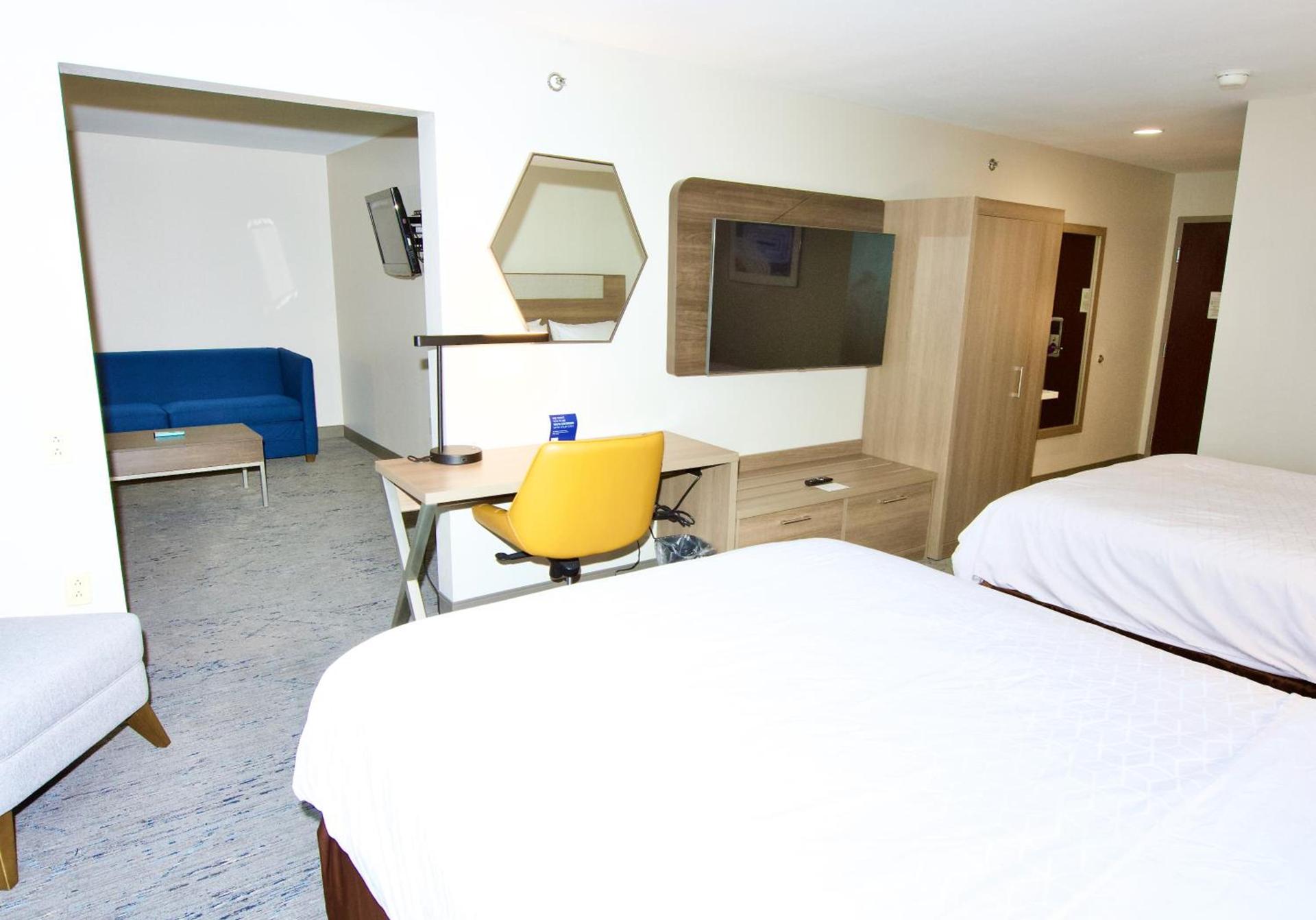 Holiday Inn Express Hotel & Suites St. Charles by IHG photo 6