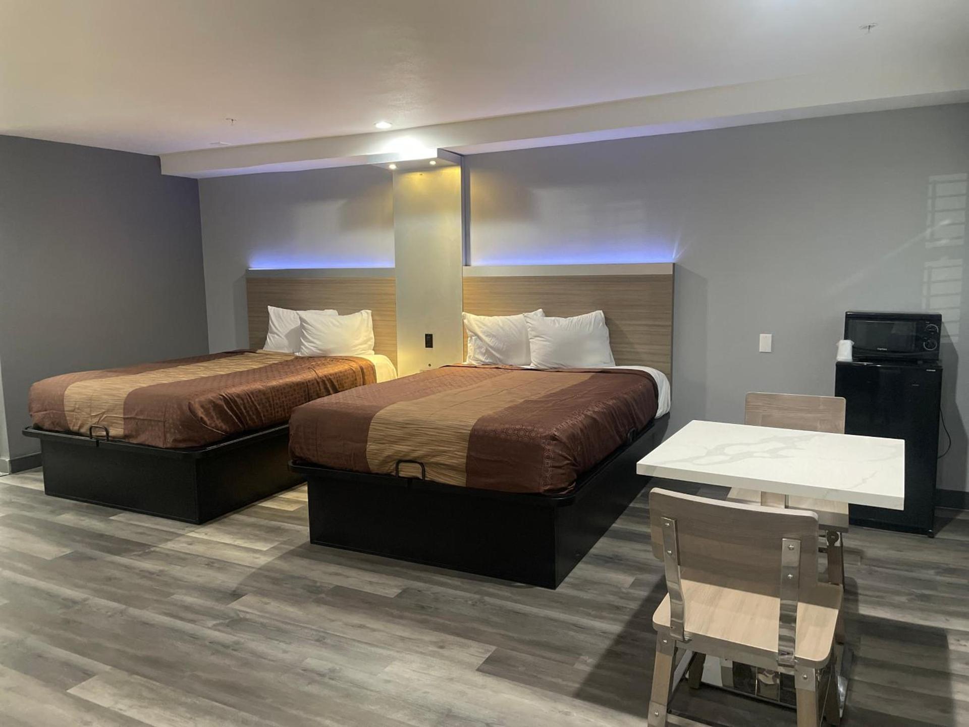 Travelodge by Wyndham Whittier photo 13