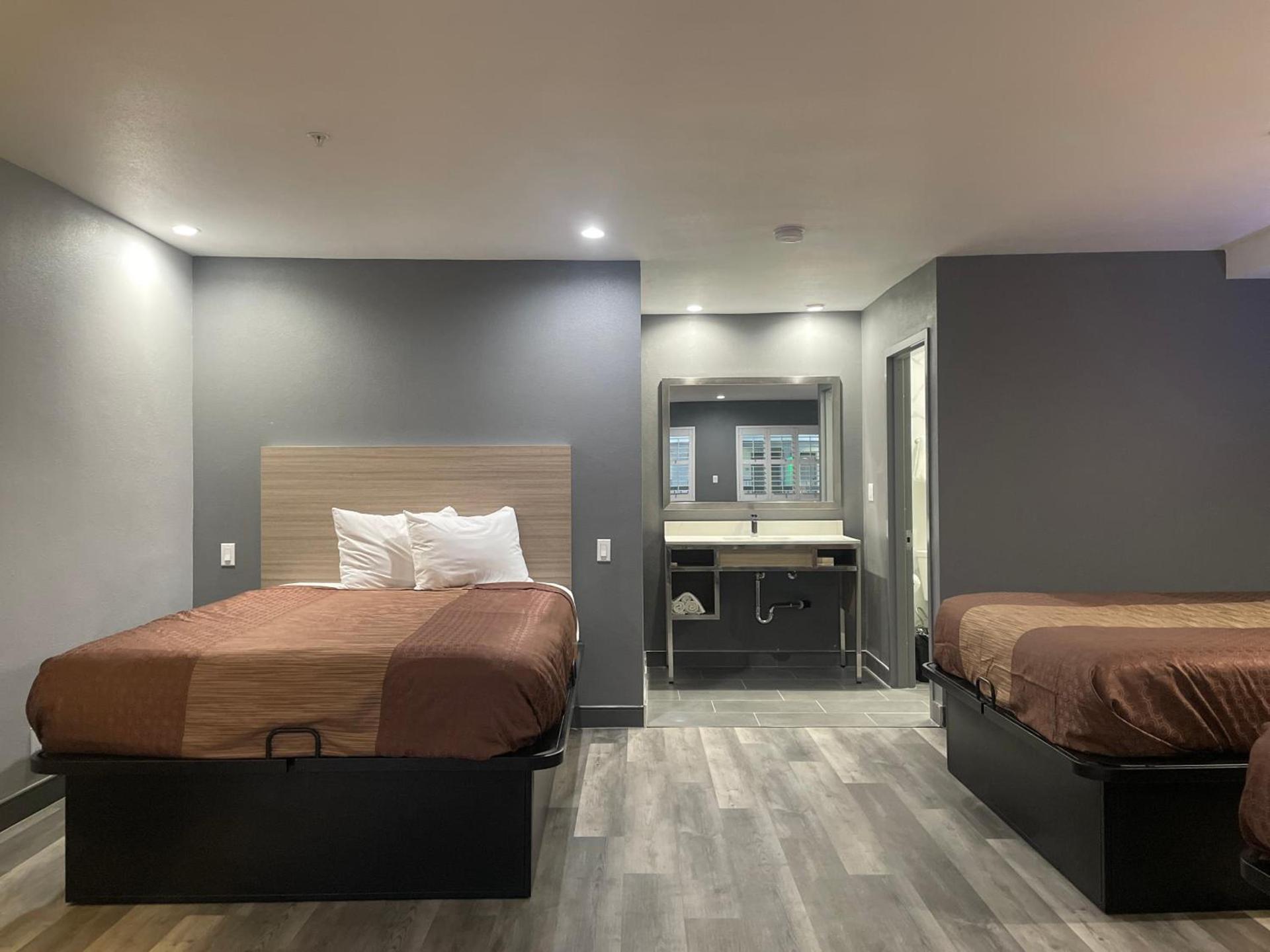 Travelodge by Wyndham Whittier photo 14