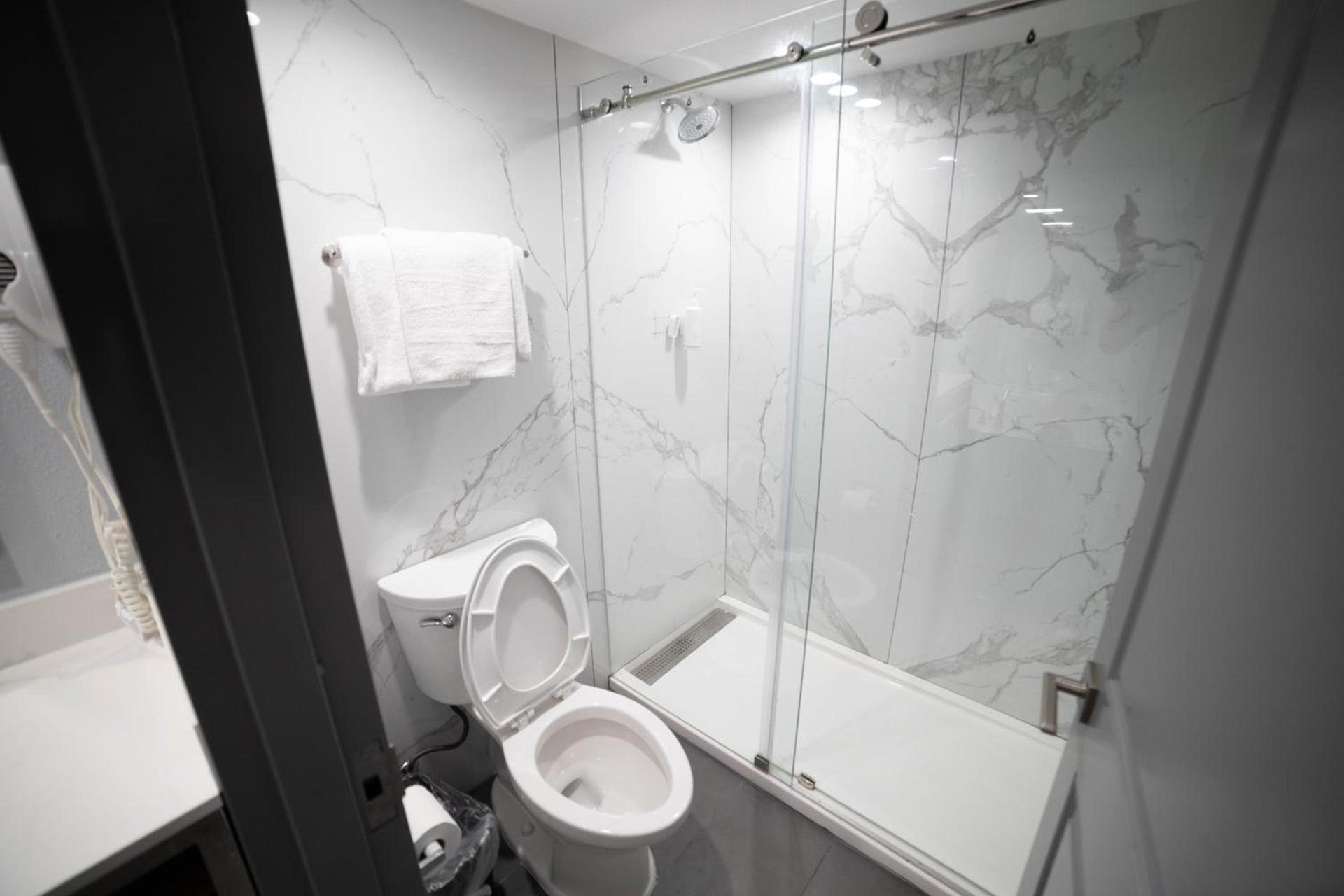 Travelodge by Wyndham Whittier photo 4