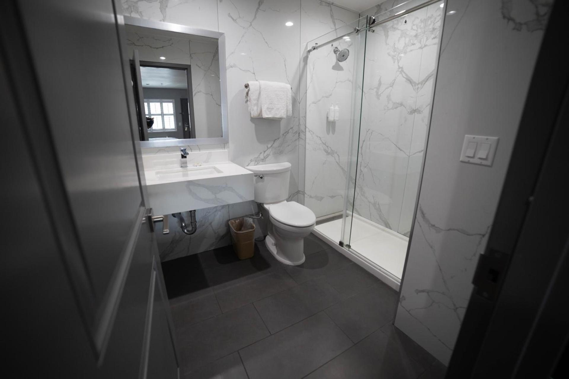 Travelodge by Wyndham Whittier photo 37