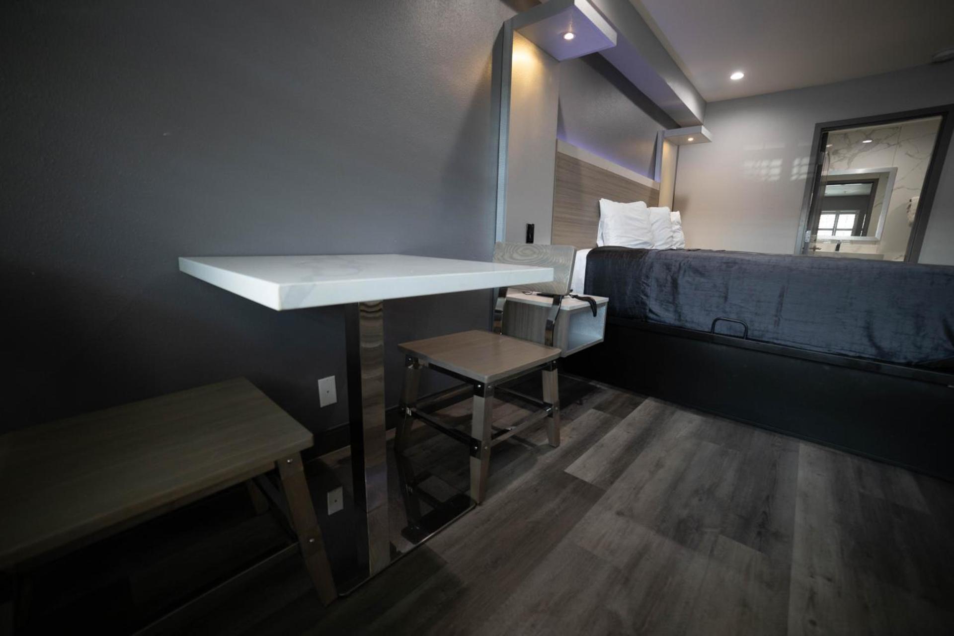 Travelodge by Wyndham Whittier photo 17