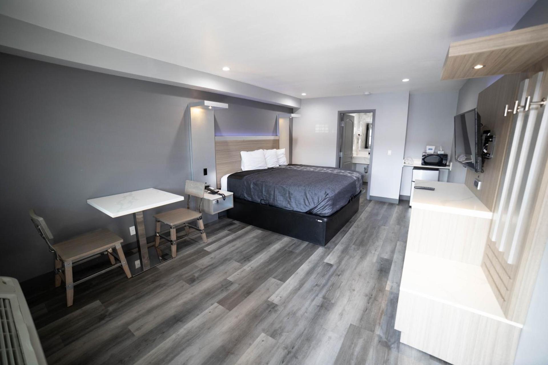 Travelodge by Wyndham Whittier photo 35